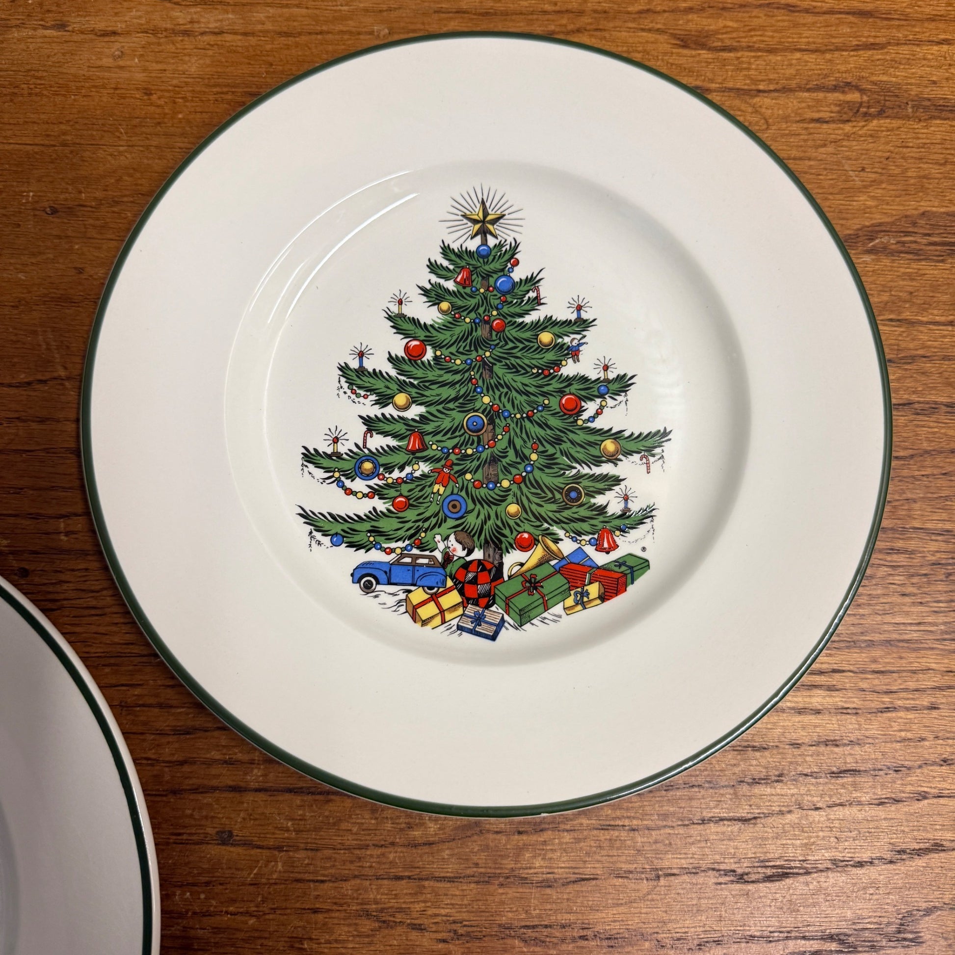 Vintage Cuthbertson Original Christmas Tree England Set of (2) Dinner Plates 10