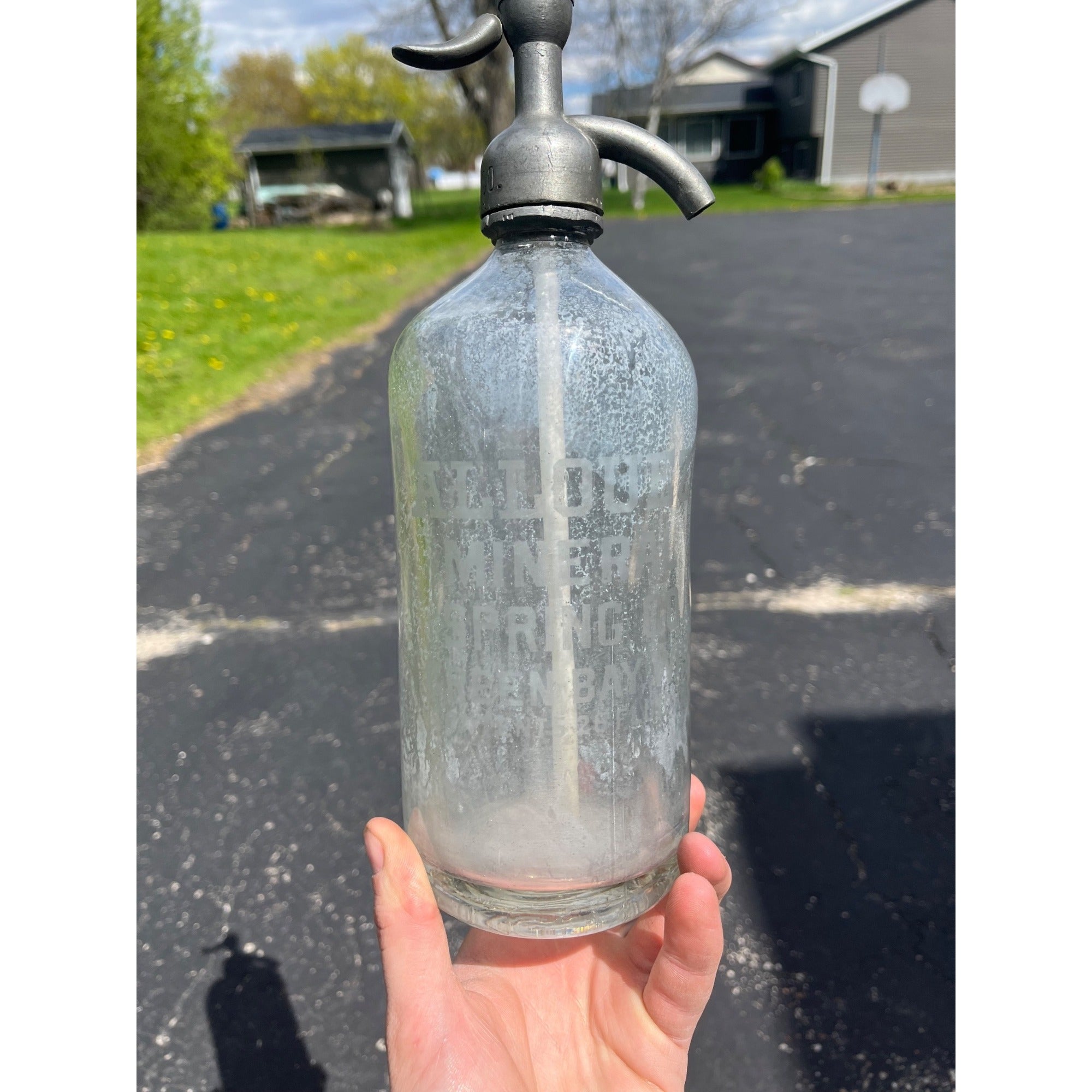 RARE Vintage 1930s Allouez Mineral Spring Co. Green Bay Wis. Clear Seltzer Bottle