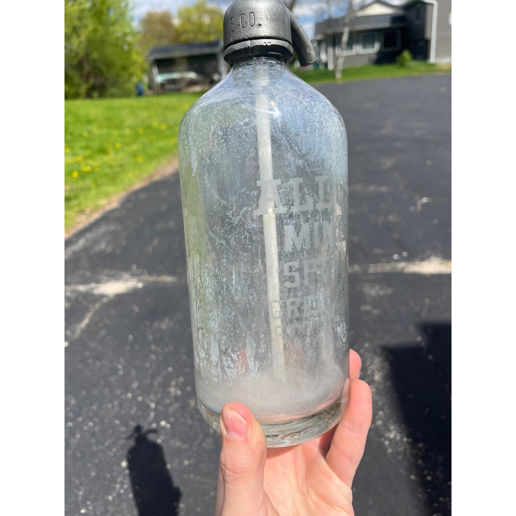 RARE Vintage 1930s Allouez Mineral Spring Co. Green Bay Wis. Clear Seltzer Bottle