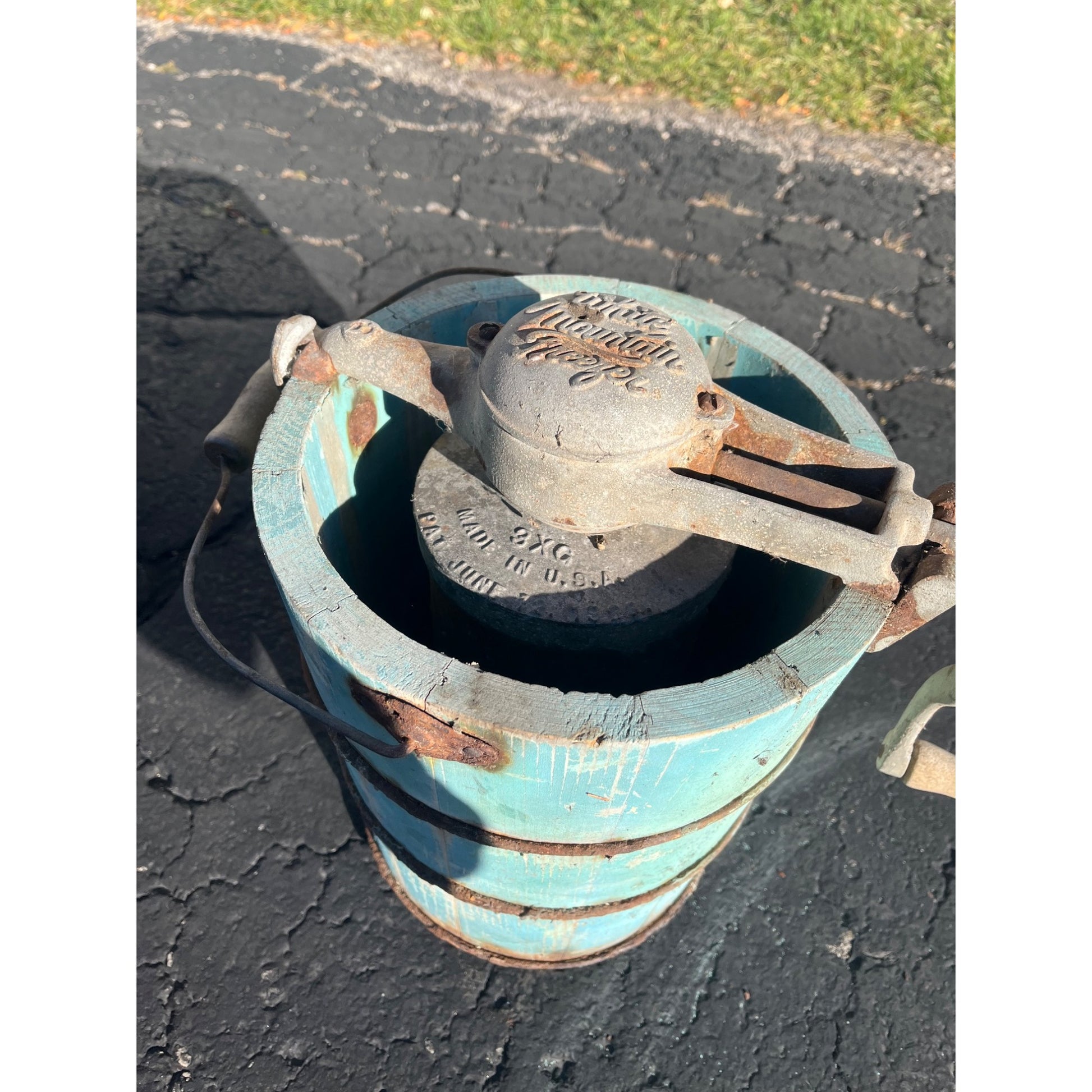 Antique Primitive Wooden Blue Ice Cream Maker White Mountain Freezer Farmhouse