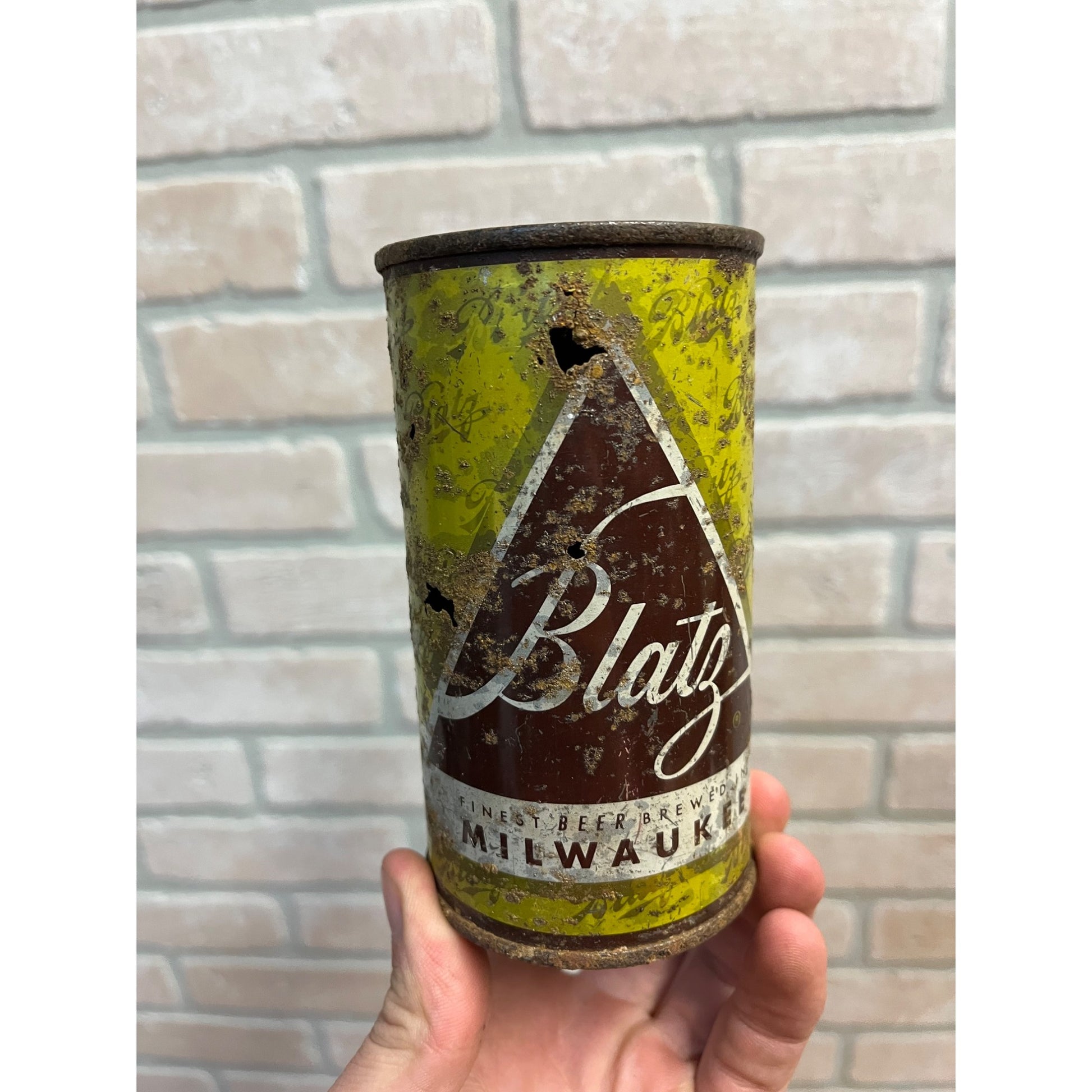 Blatz 1955 Christmas Beer Can Yellow Milwaukee Vintage Flat Top Steel