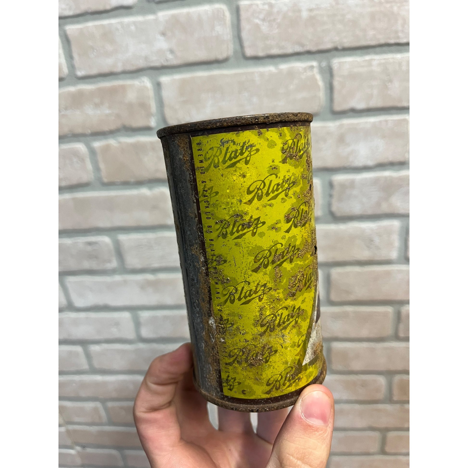 Blatz 1955 Christmas Beer Can Yellow Milwaukee Vintage Flat Top Steel