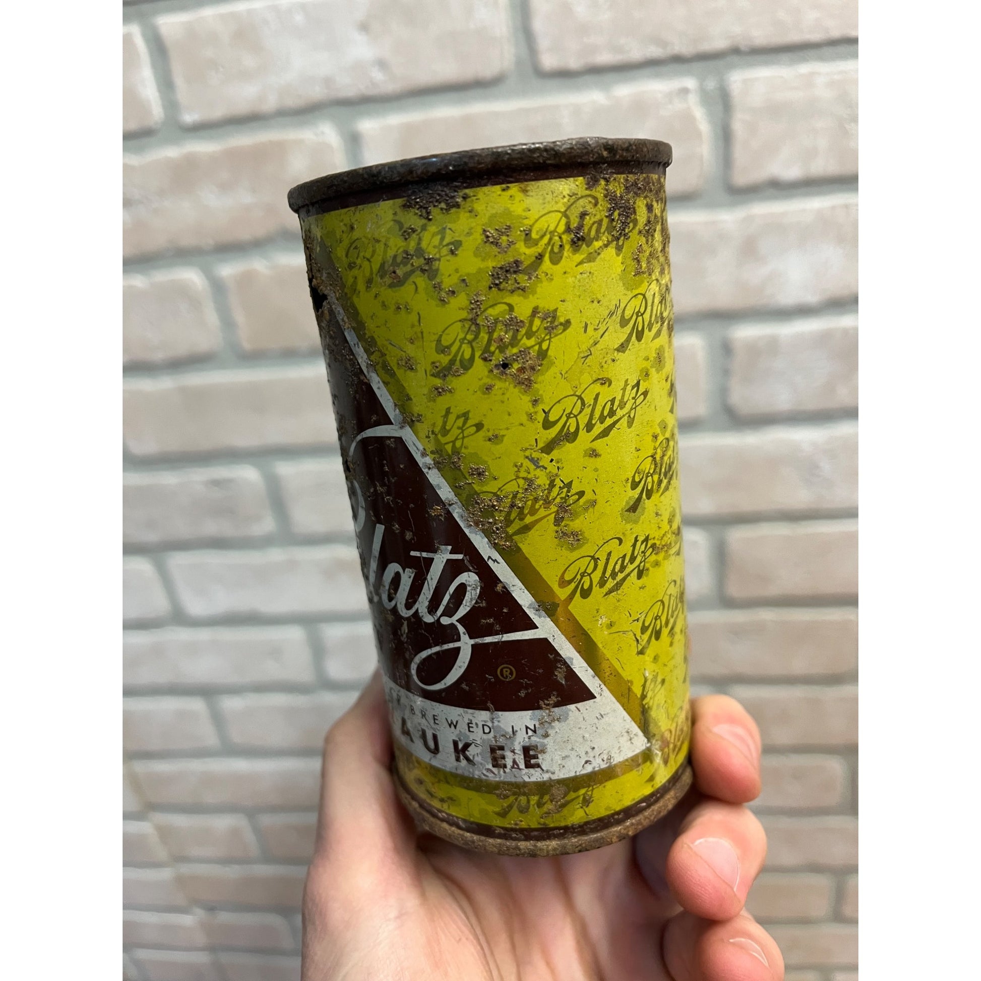 Blatz 1955 Christmas Beer Can Yellow Milwaukee Vintage Flat Top Steel