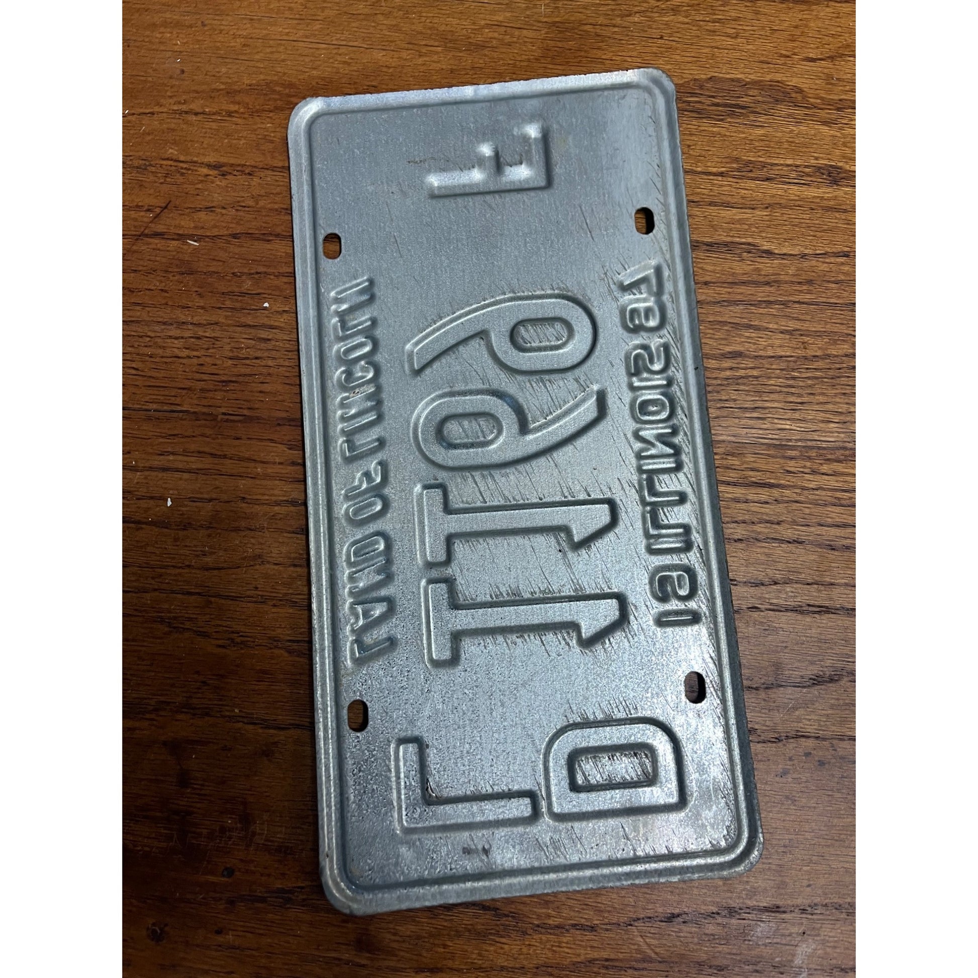 Original 1997 Illinois Dealer Dealership License Plate DL 1169 Purple Beige