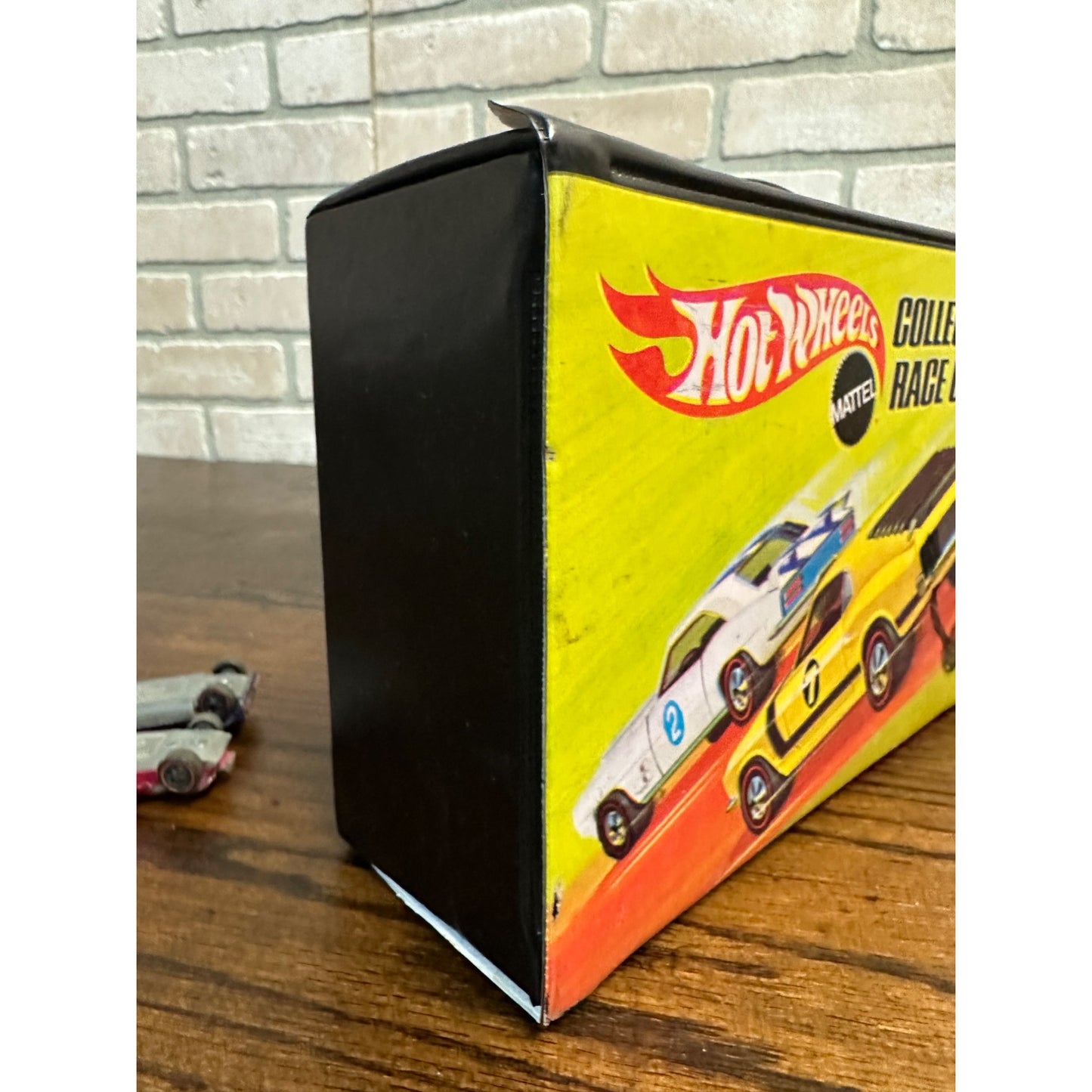 Vintage 1969 Mattel Hot Wheels Collectors Race Case 24 Cars #4976 - w/ 2 Cars