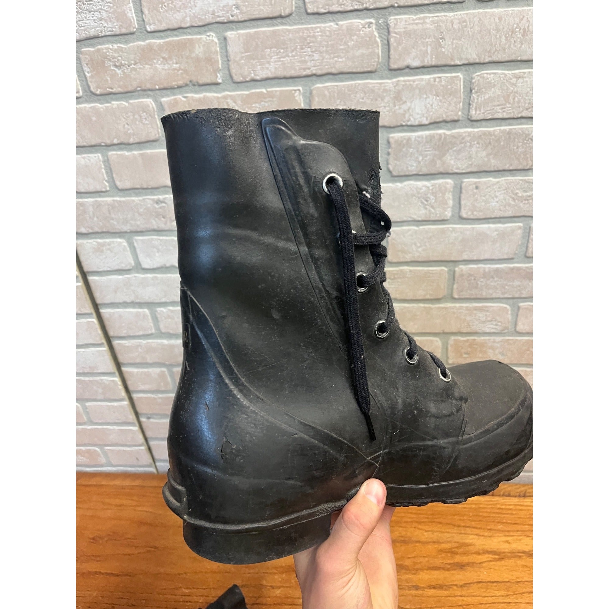 Vintage 1971 US Military Mickey Mouse Extreme Cold Boots Black 10R w/ Valve