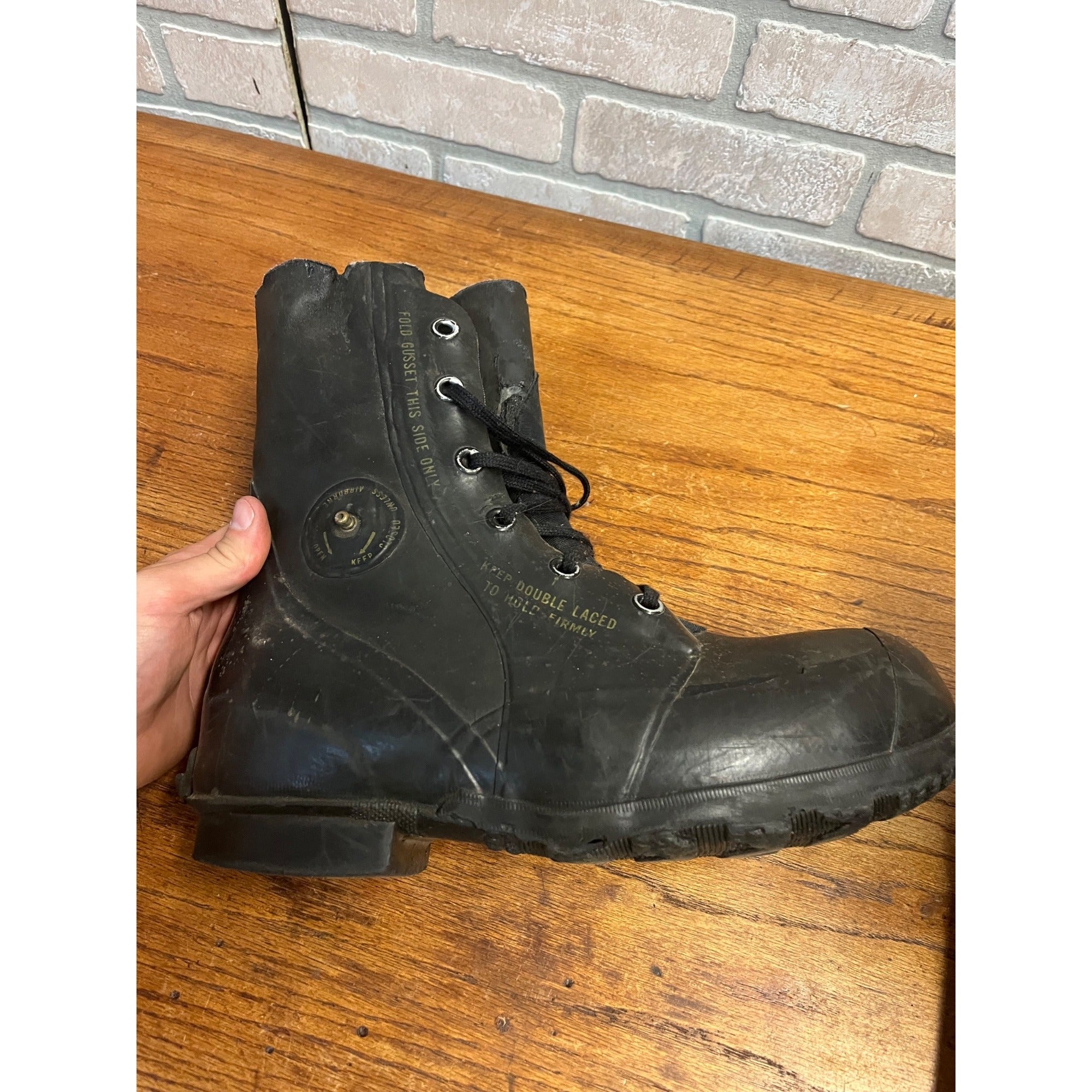 Vintage 1971 US Military Mickey Mouse Extreme Cold Boots Black 10R w/ Valve