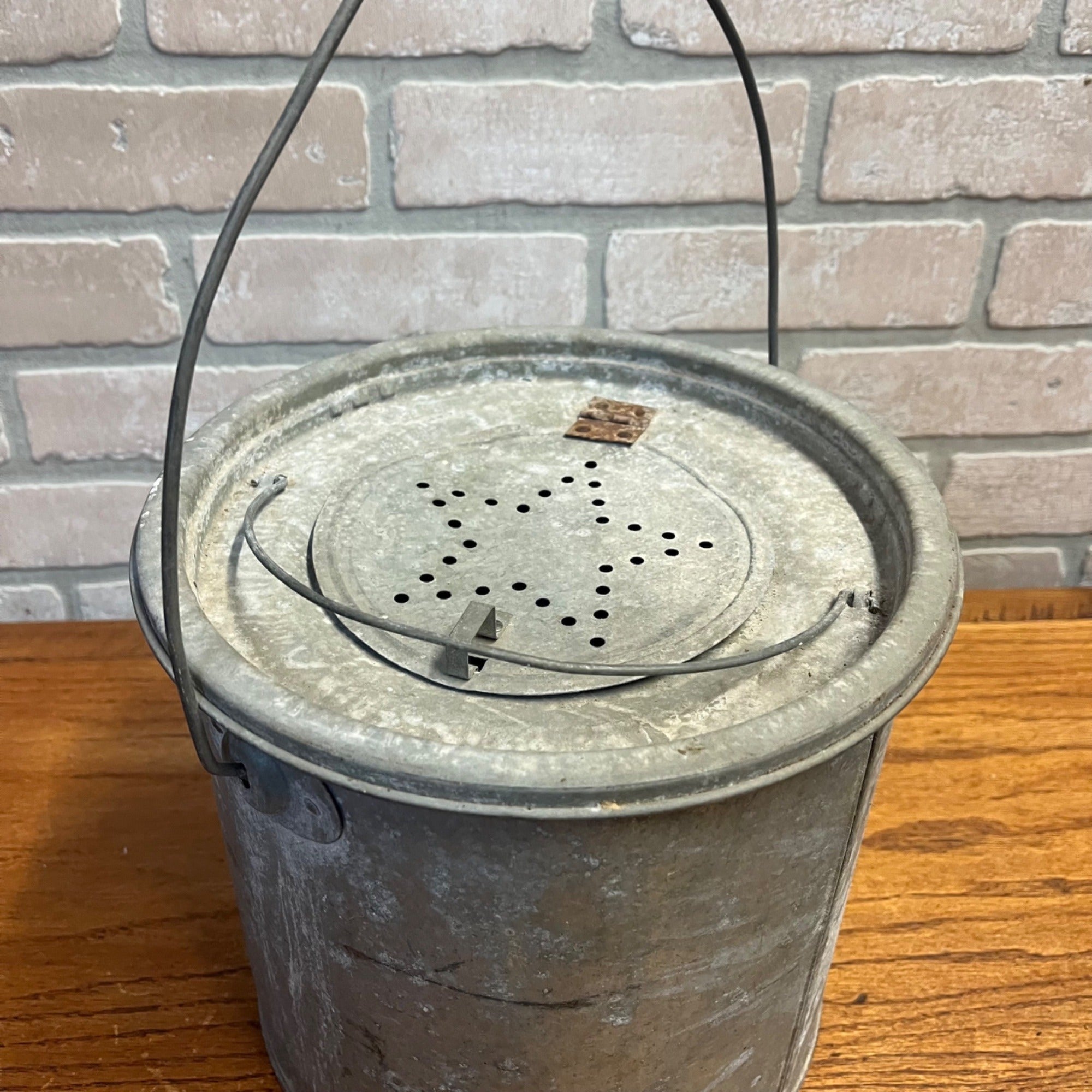 Vintage Metal Full Floating Min-O-Life Minnow Bucket With Lid and Handle Frabill MFG. Co., Milwaukee, WI Primitive Cabin Decor