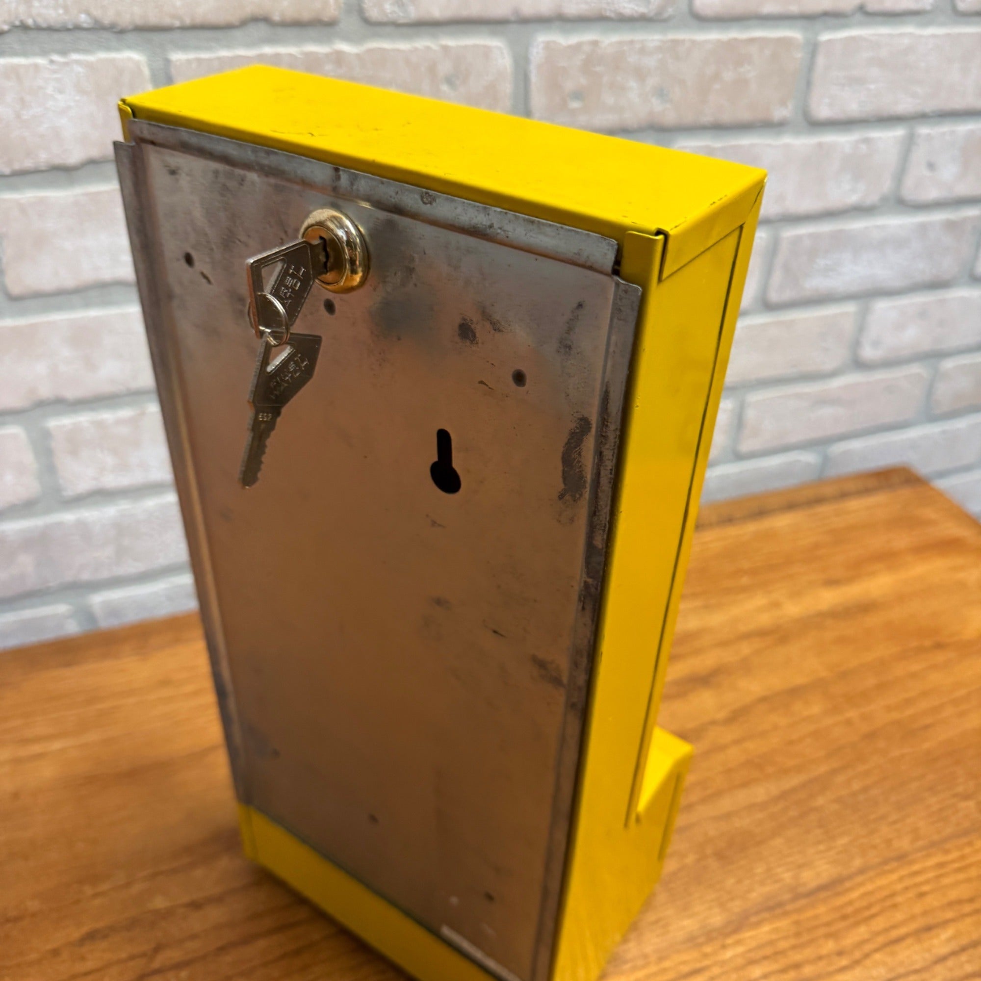Delicious Chewing Gum Jolly Good Industries Yellow Metal Gum Machine 1cent