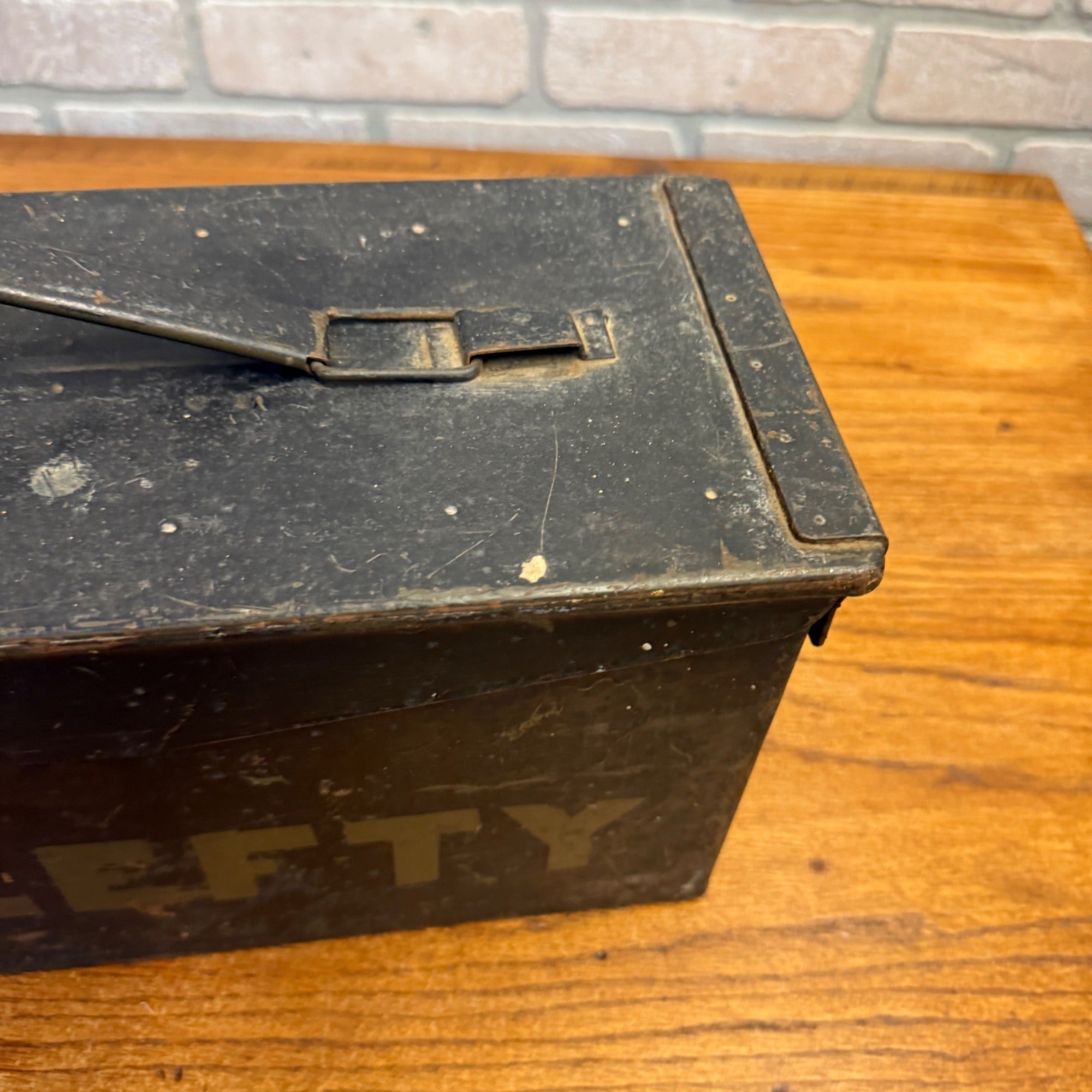VIntage Ammunition Ammo Dry Box Metal Crate Box "Lefty" Black
