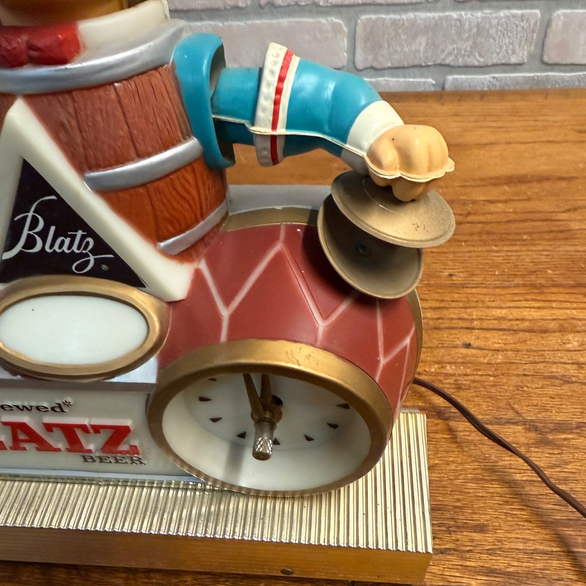 Vintage 1960s Blatz Beer Lighted Motion Clock Sign Nodder Plastic