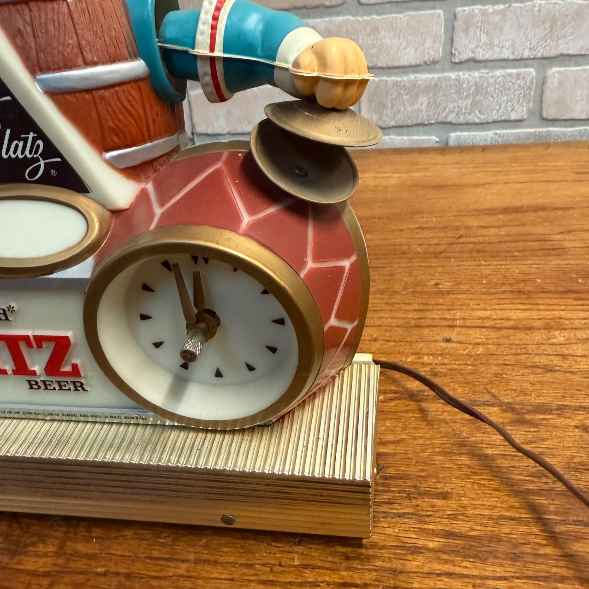 Vintage 1960s Blatz Beer Lighted Motion Clock Sign Nodder Plastic