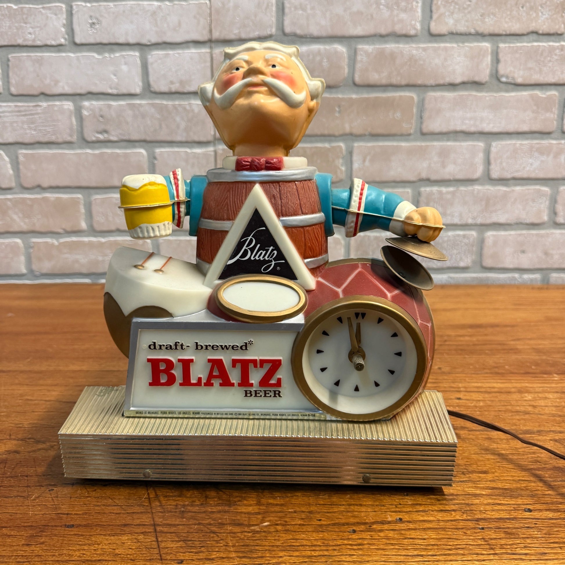 Vintage 1960s Blatz Beer Lighted Motion Clock Sign Nodder Plastic