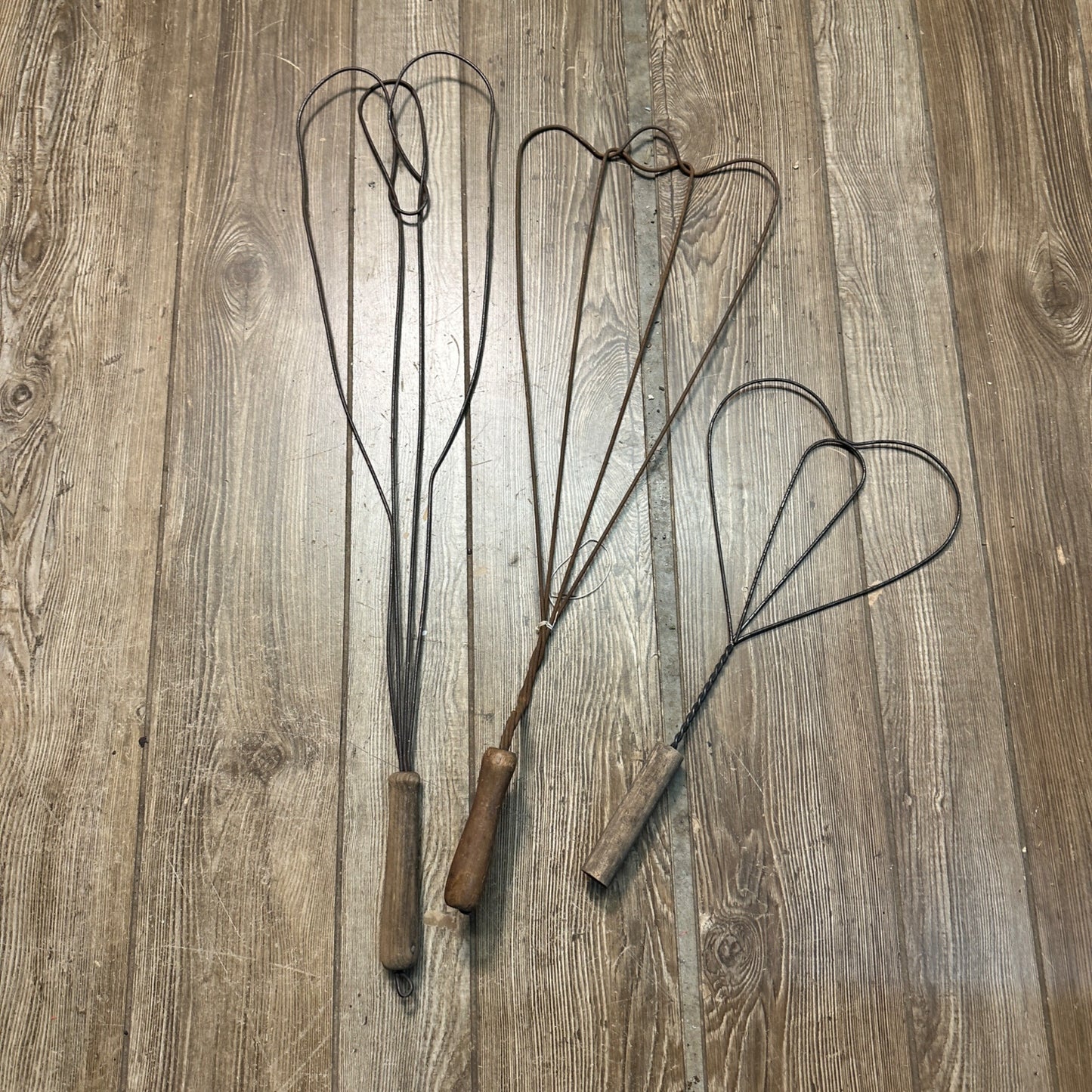 (3) Antique Primitive Wire Rug Beaters Tools Rustic Farmhouse Clothes