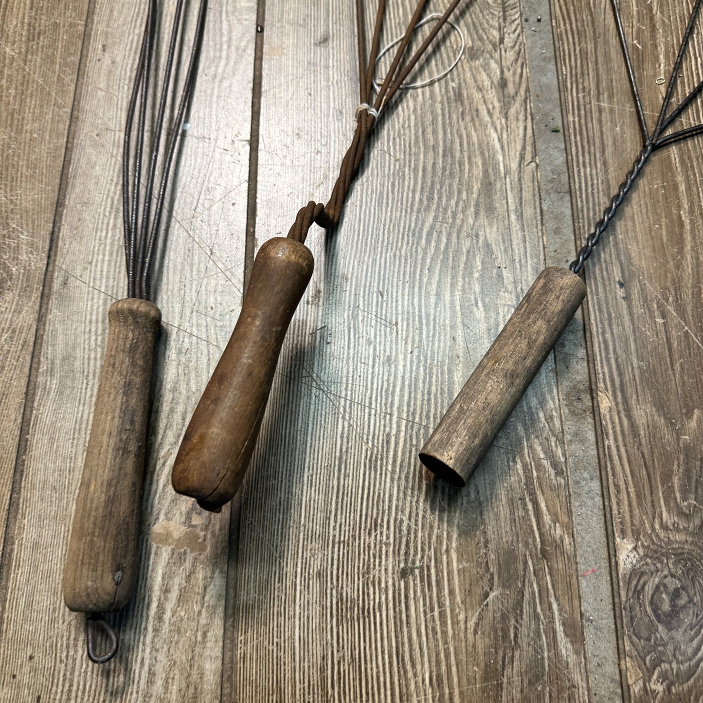 (3) Antique Primitive Wire Rug Beaters Tools Rustic Farmhouse Clothes