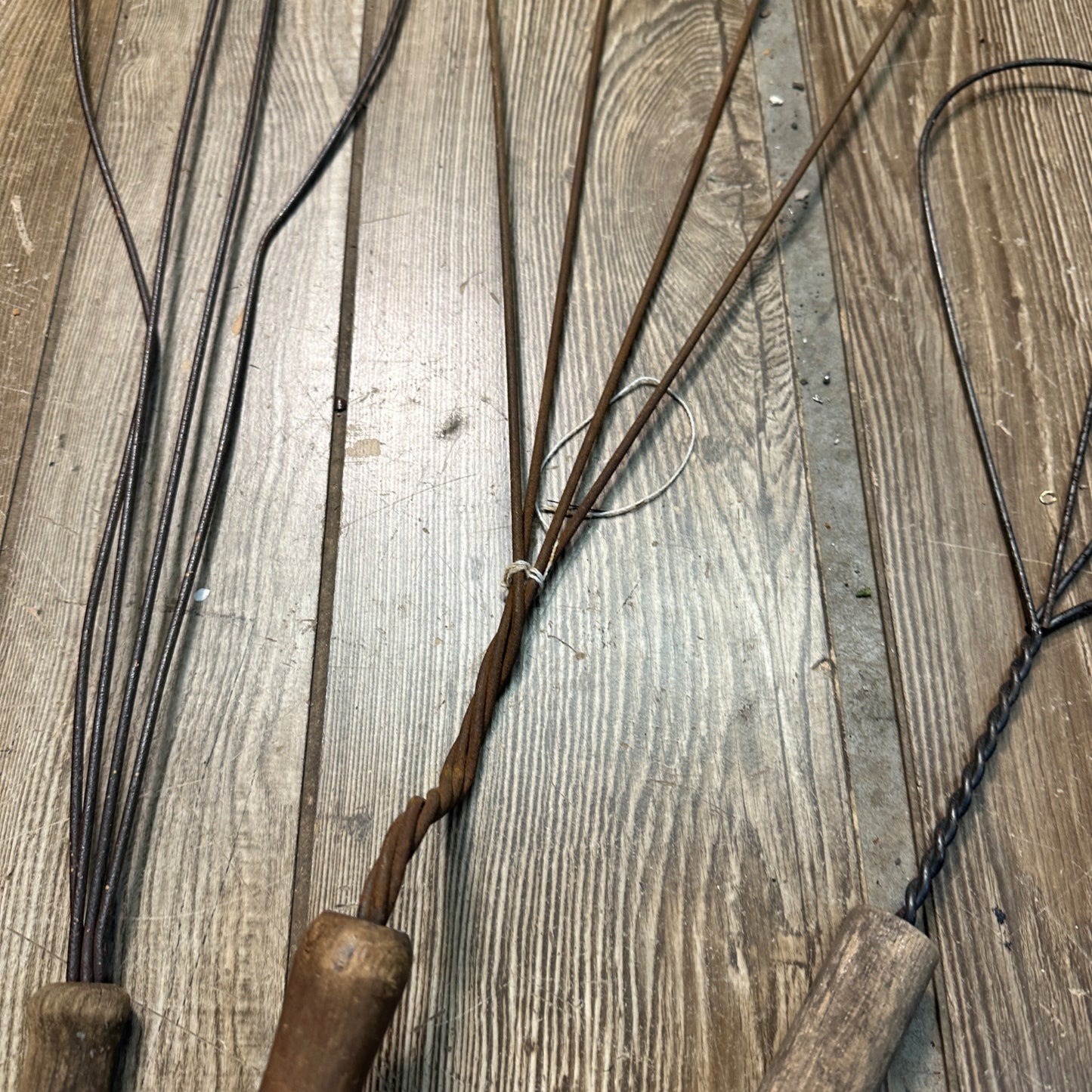 (3) Antique Primitive Wire Rug Beaters Tools Rustic Farmhouse Clothes