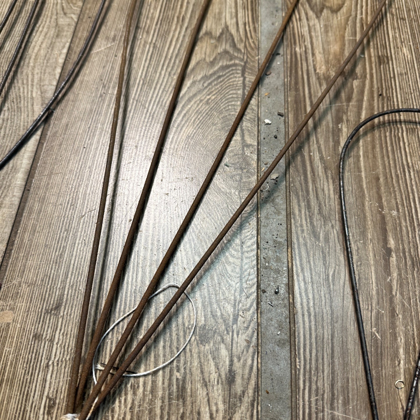 (3) Antique Primitive Wire Rug Beaters Tools Rustic Farmhouse Clothes