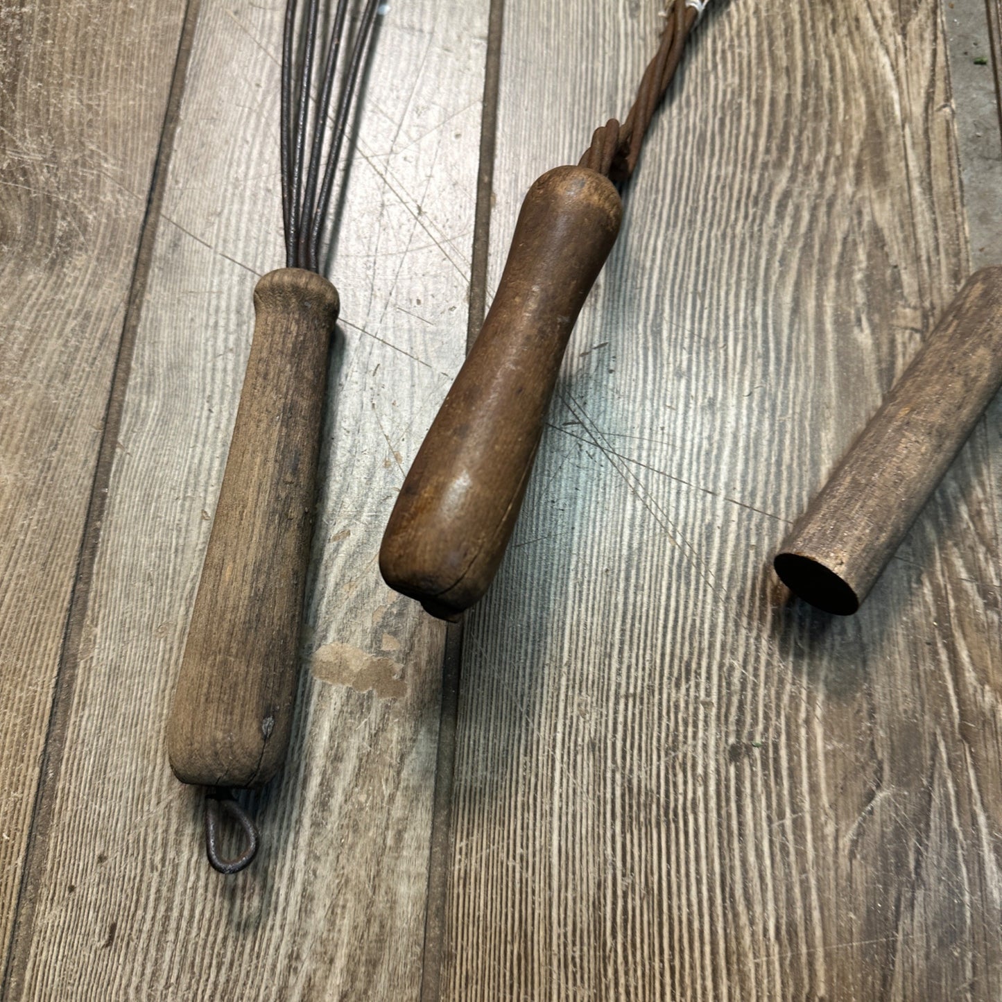 (3) Antique Primitive Wire Rug Beaters Tools Rustic Farmhouse Clothes