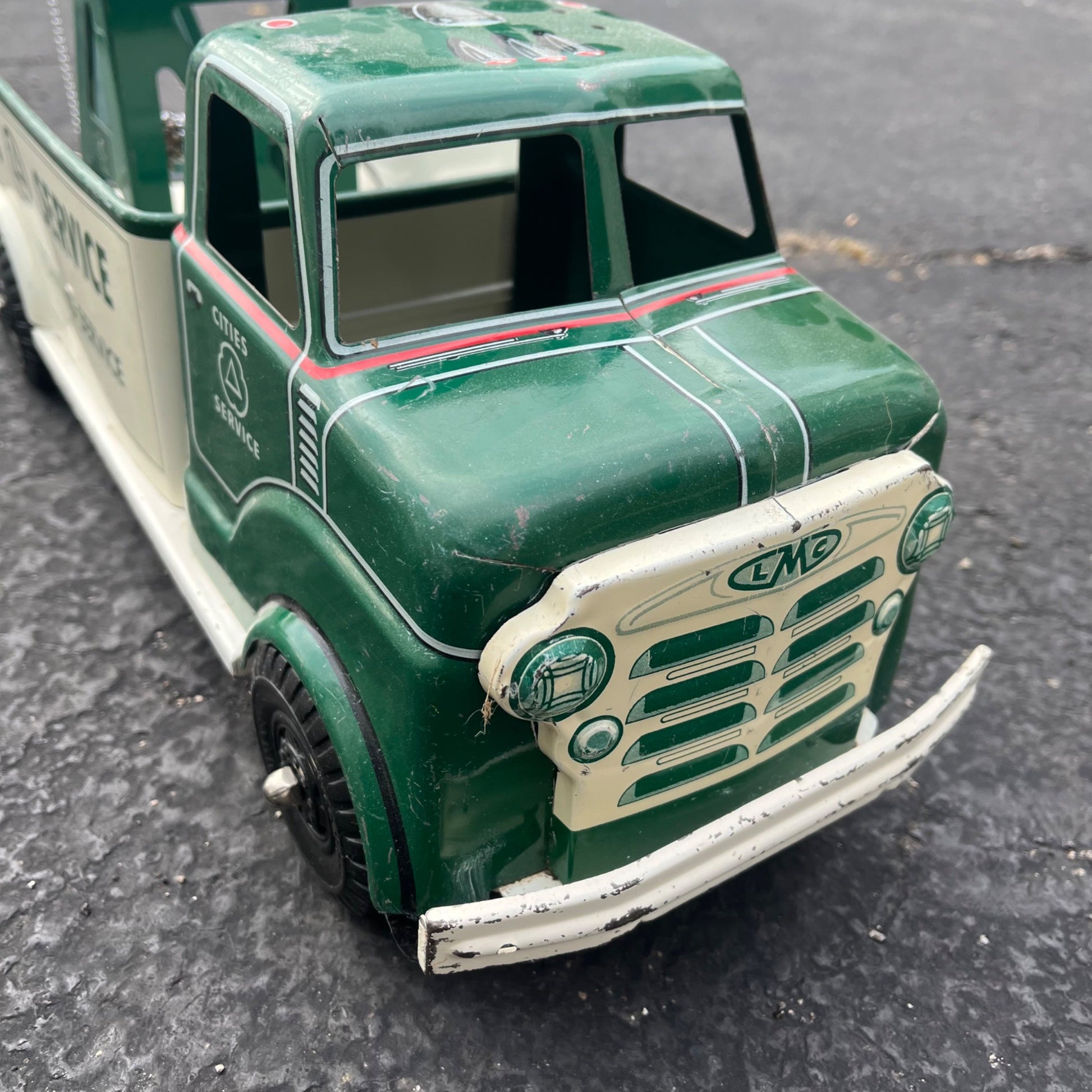 Vintage 1950s Marx Lumar Cities Services Tow Truck Pressed Steel Toy