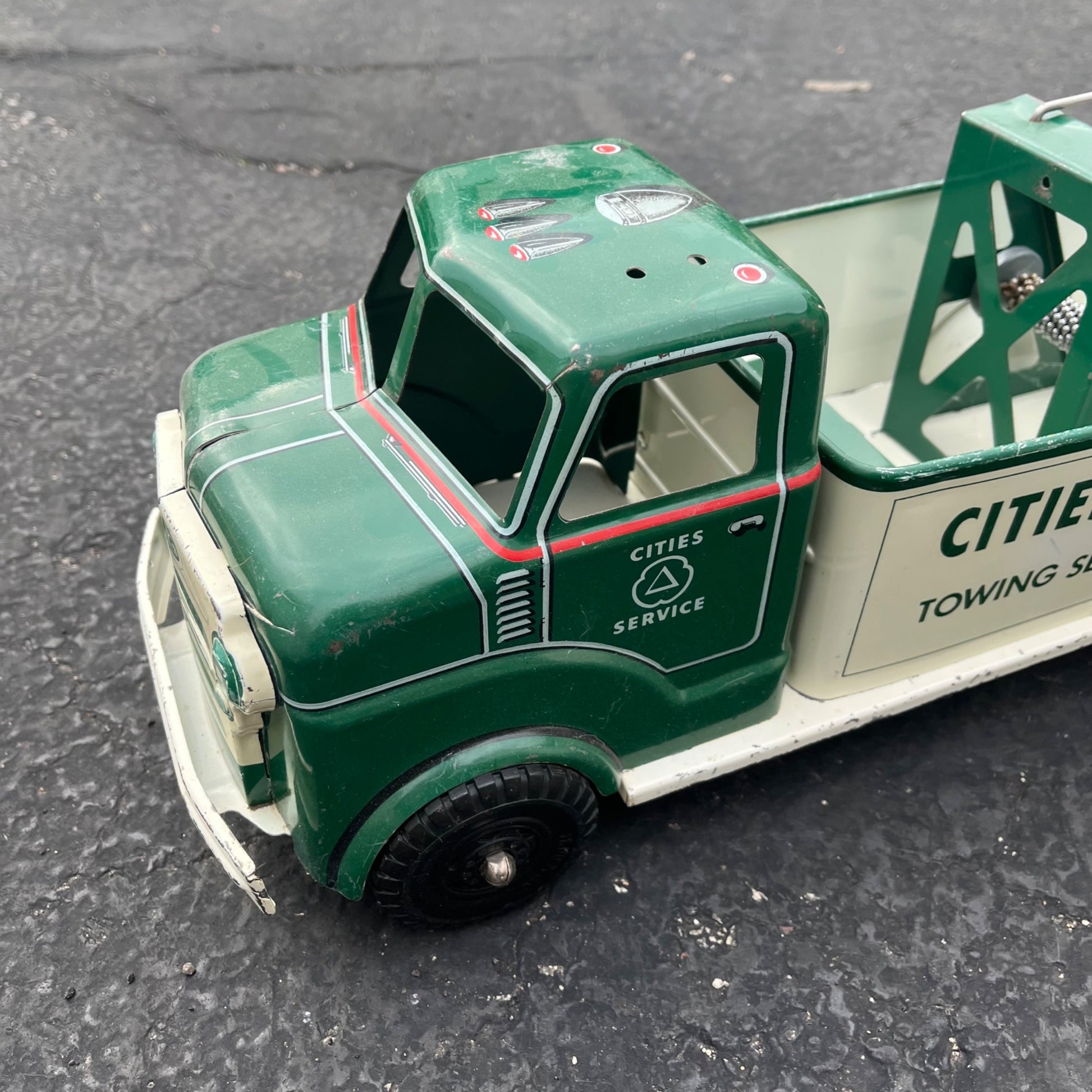 Vintage 1950s Marx Lumar Cities Services Tow Truck Pressed Steel Toy