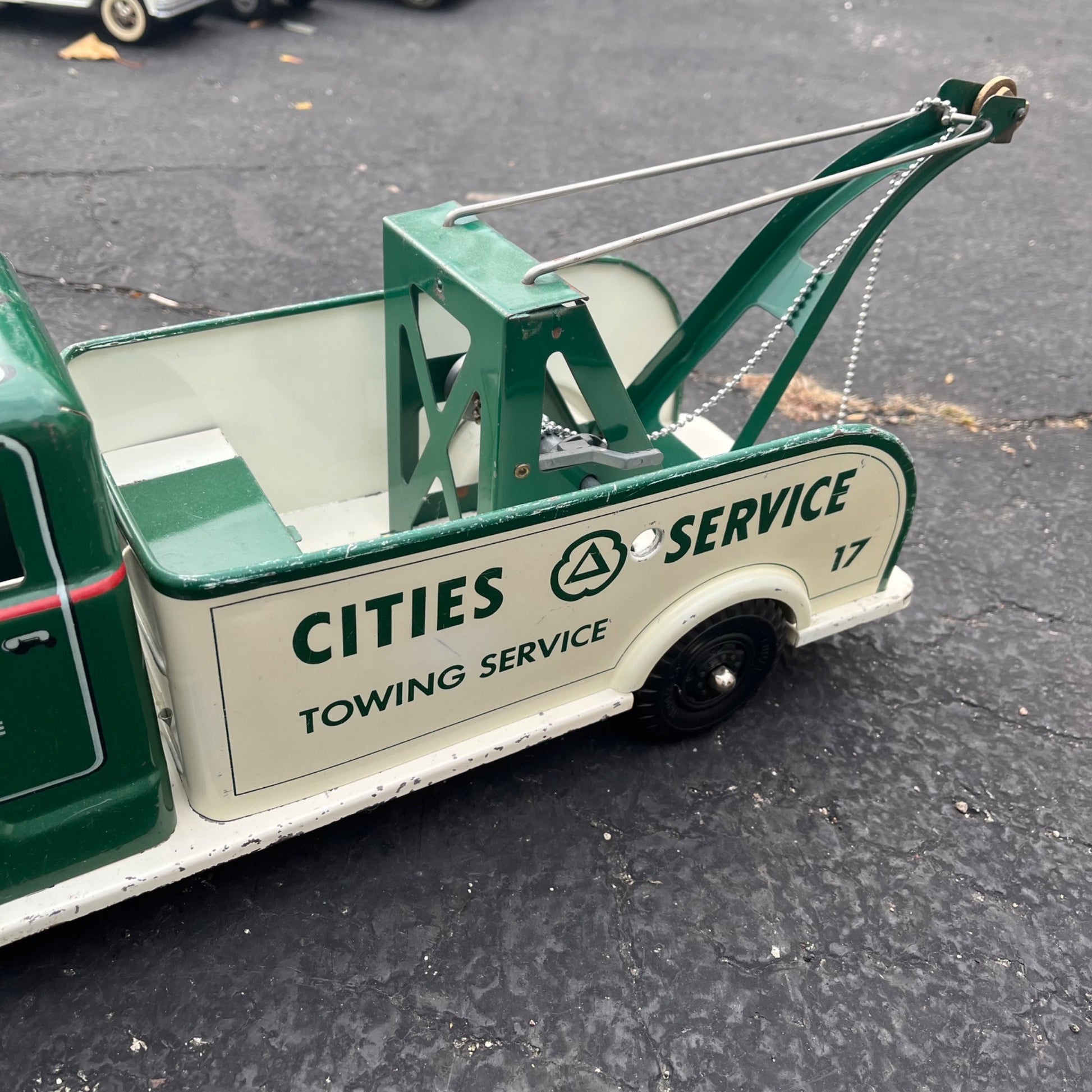 Vintage 1950s Marx Lumar Cities Services Tow Truck Pressed Steel Toy