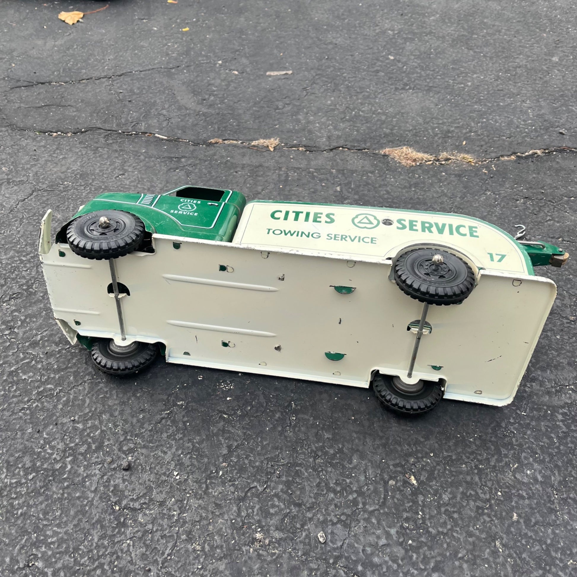 Vintage 1950s Marx Lumar Cities Services Tow Truck Pressed Steel Toy