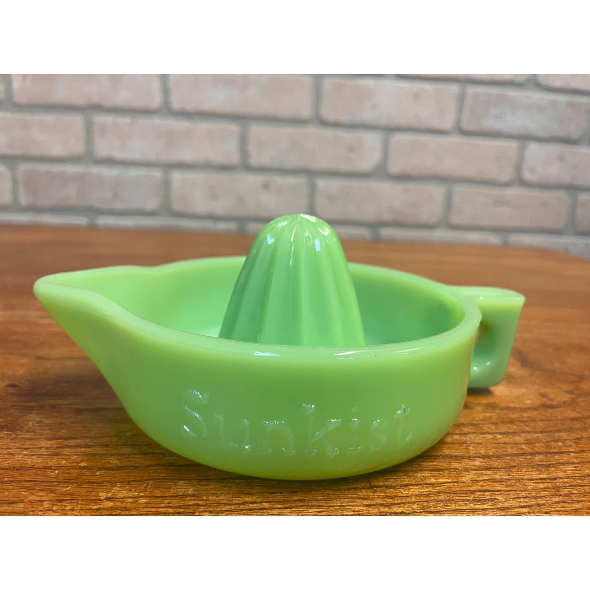 Vintage Sunkist Jadeite Uranium Glass Juicer Made in USA It Glows!