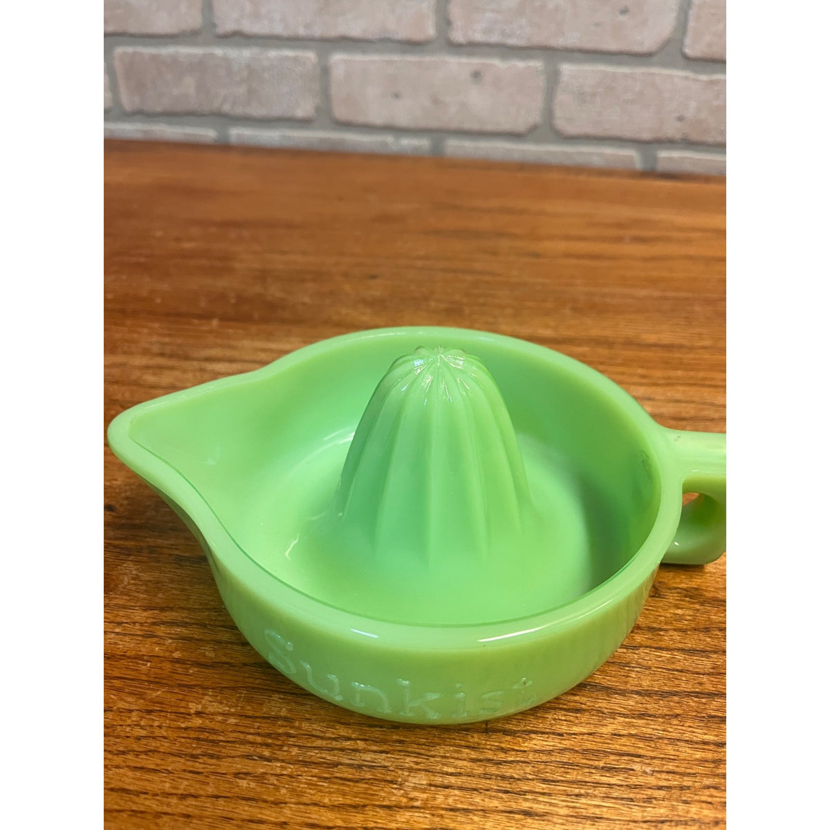 Vintage Sunkist Jadeite Uranium Glass Juicer Made in USA It Glows!