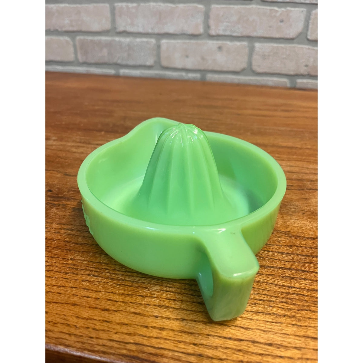 Vintage Sunkist Jadeite Uranium Glass Juicer Made in USA It Glows!