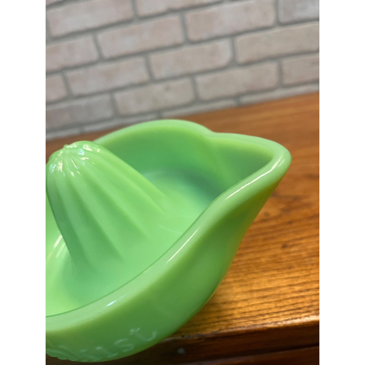 Vintage Sunkist Jadeite Uranium Glass Juicer Made in USA It Glows!