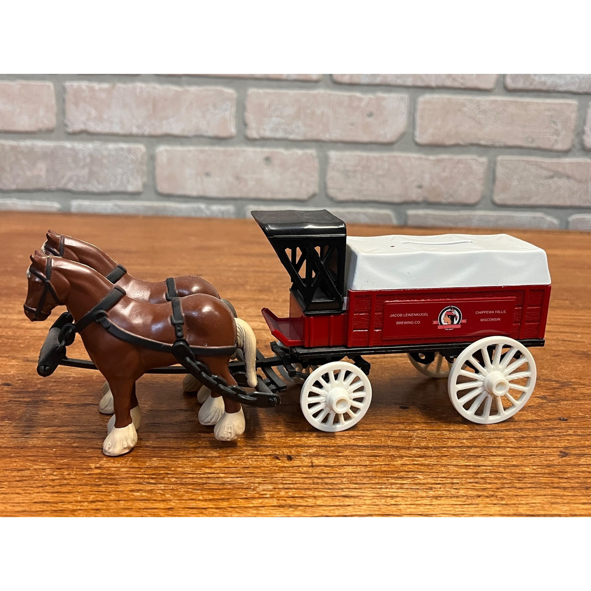 Ertl Leinenkugel Brewery Horse Drawn Delivery Wagon 1/30 Scale Diecast Coin Bank