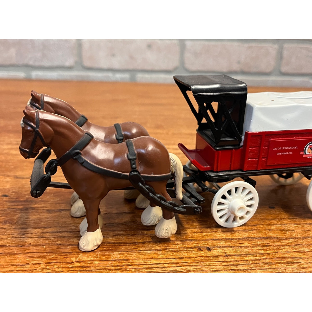 Ertl Leinenkugel Brewery Horse Drawn Delivery Wagon 1/30 Scale Diecast Coin Bank
