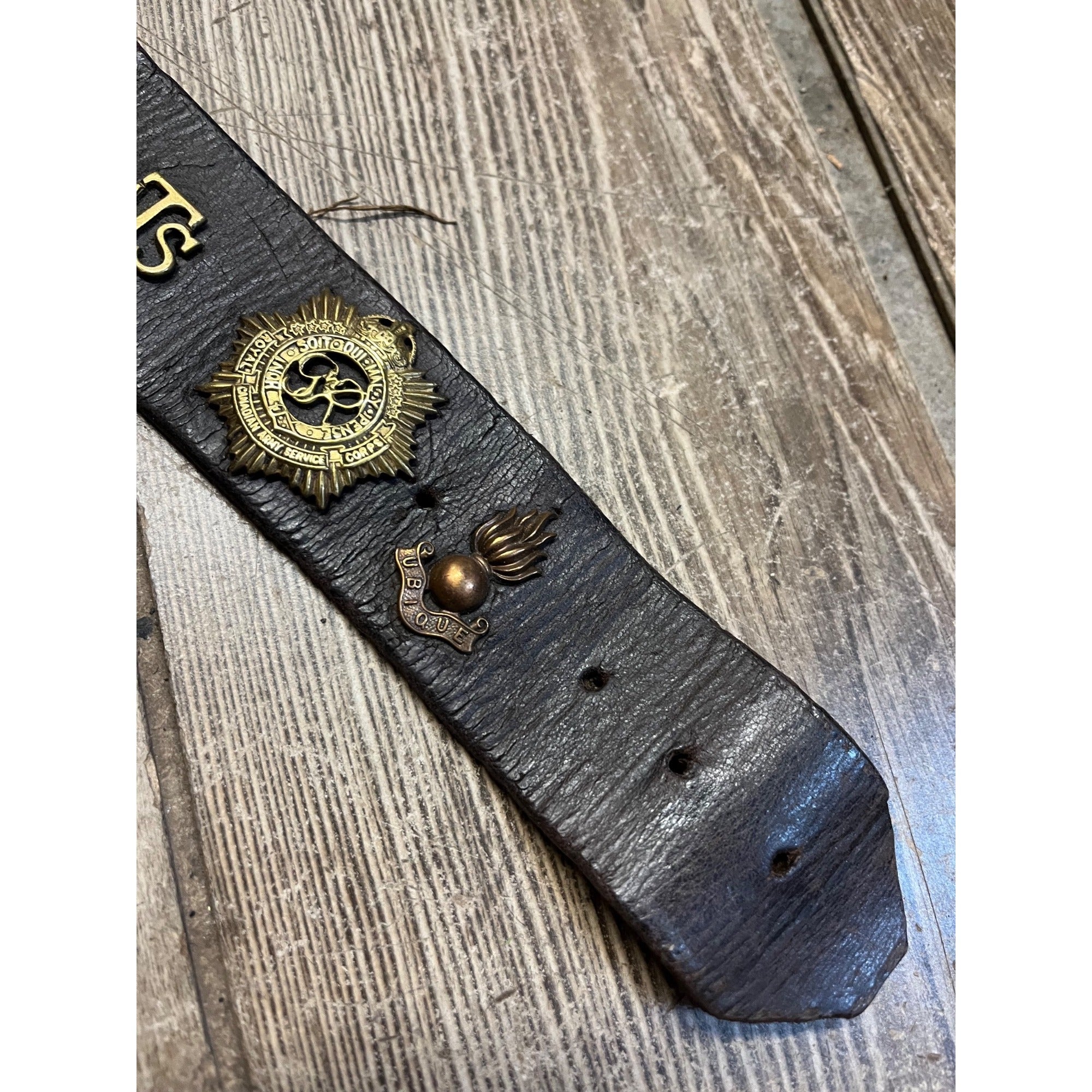 Vintage WW1 Hate Belt Canadian Army Service Corps UBIQUE Badge Leather Belt