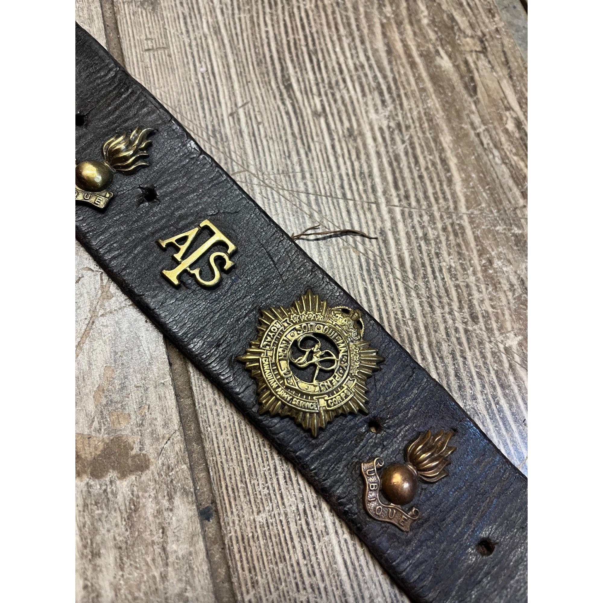 Vintage WW1 Hate Belt Canadian Army Service Corps UBIQUE Badge Leather Belt