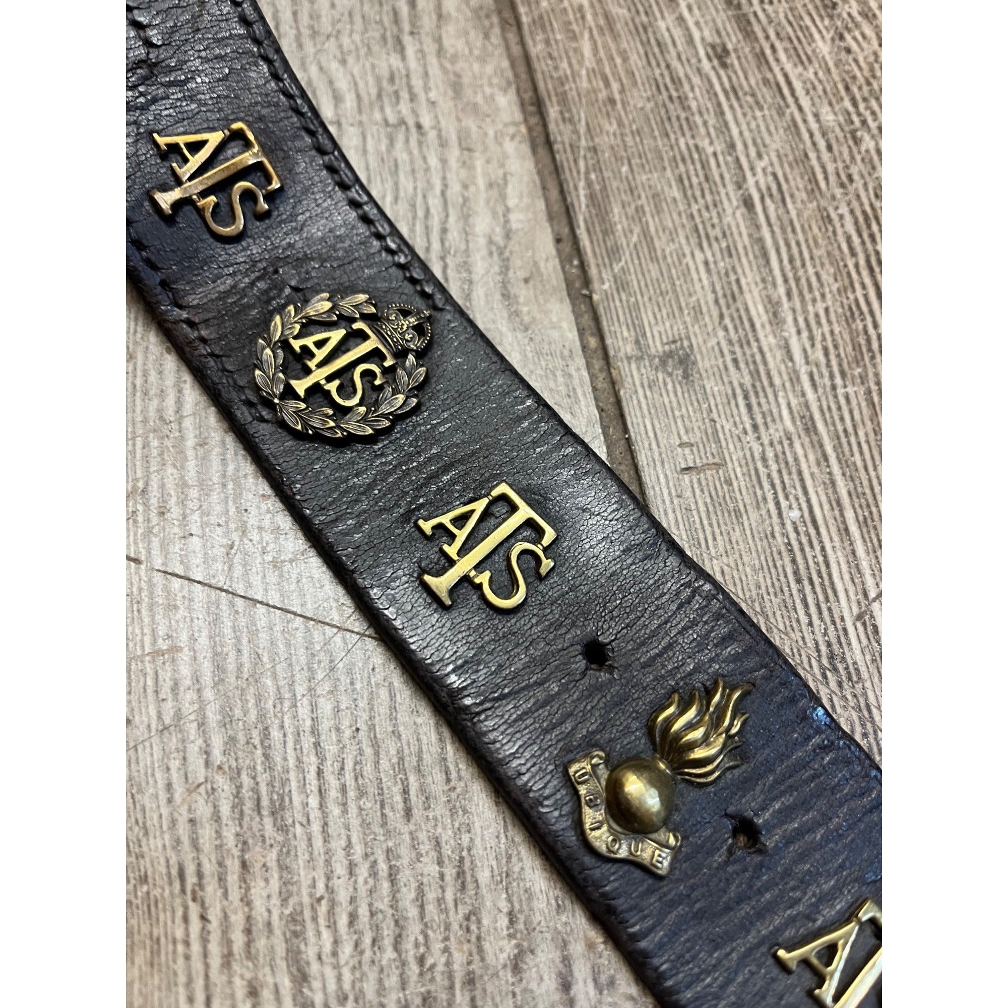Vintage WW1 Hate Belt Canadian Army Service Corps UBIQUE Badge Leather Belt
