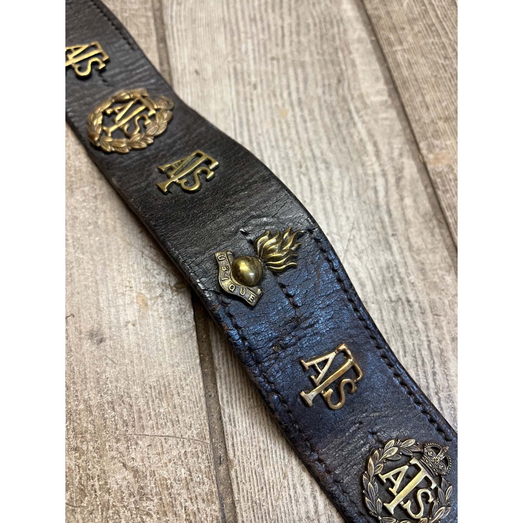 Vintage WW1 Hate Belt Canadian Army Service Corps UBIQUE Badge Leather Belt