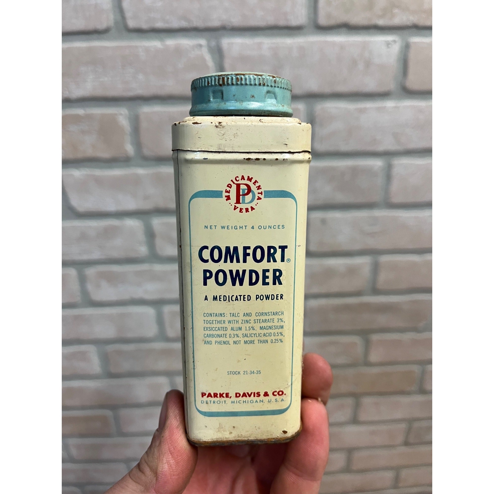 Vintage Medicamenta Vera Comfort Powder 10 oz. tin Parke, Davis & Co.