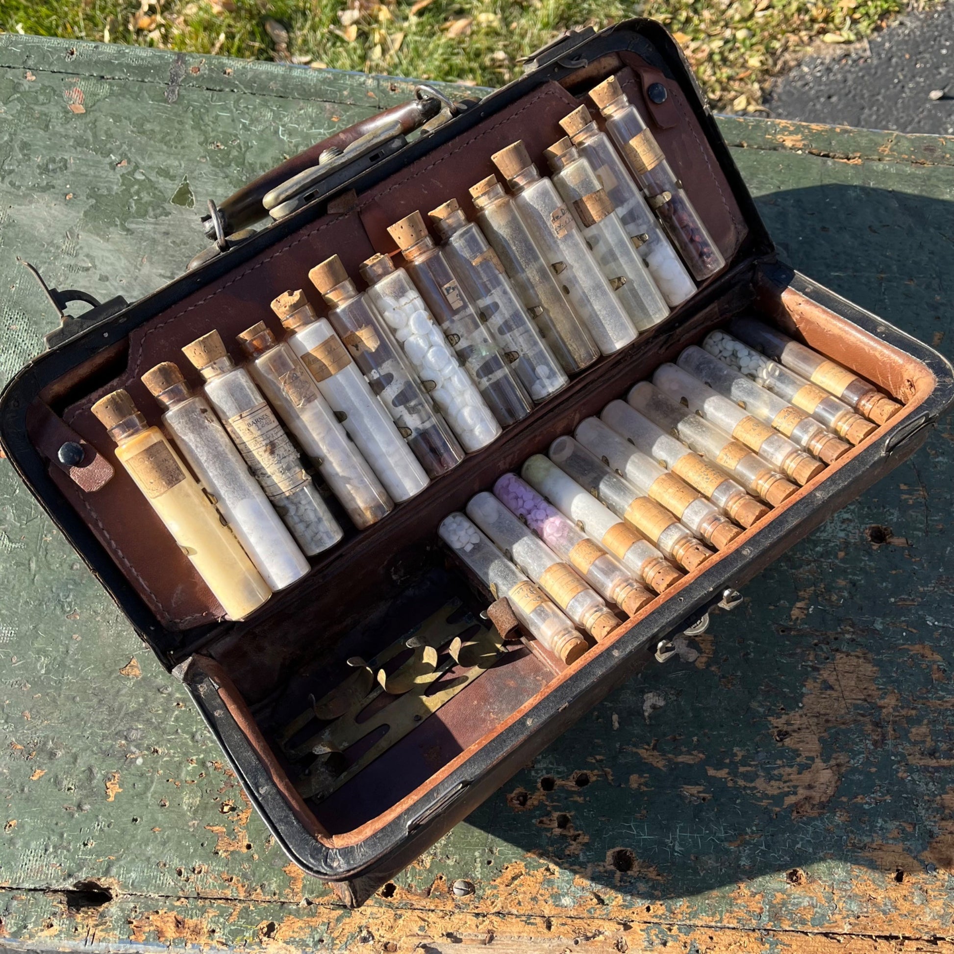 Antique Traveling Veterarian Doctor Leather Apothecary Bag  w/ Glass Bottles