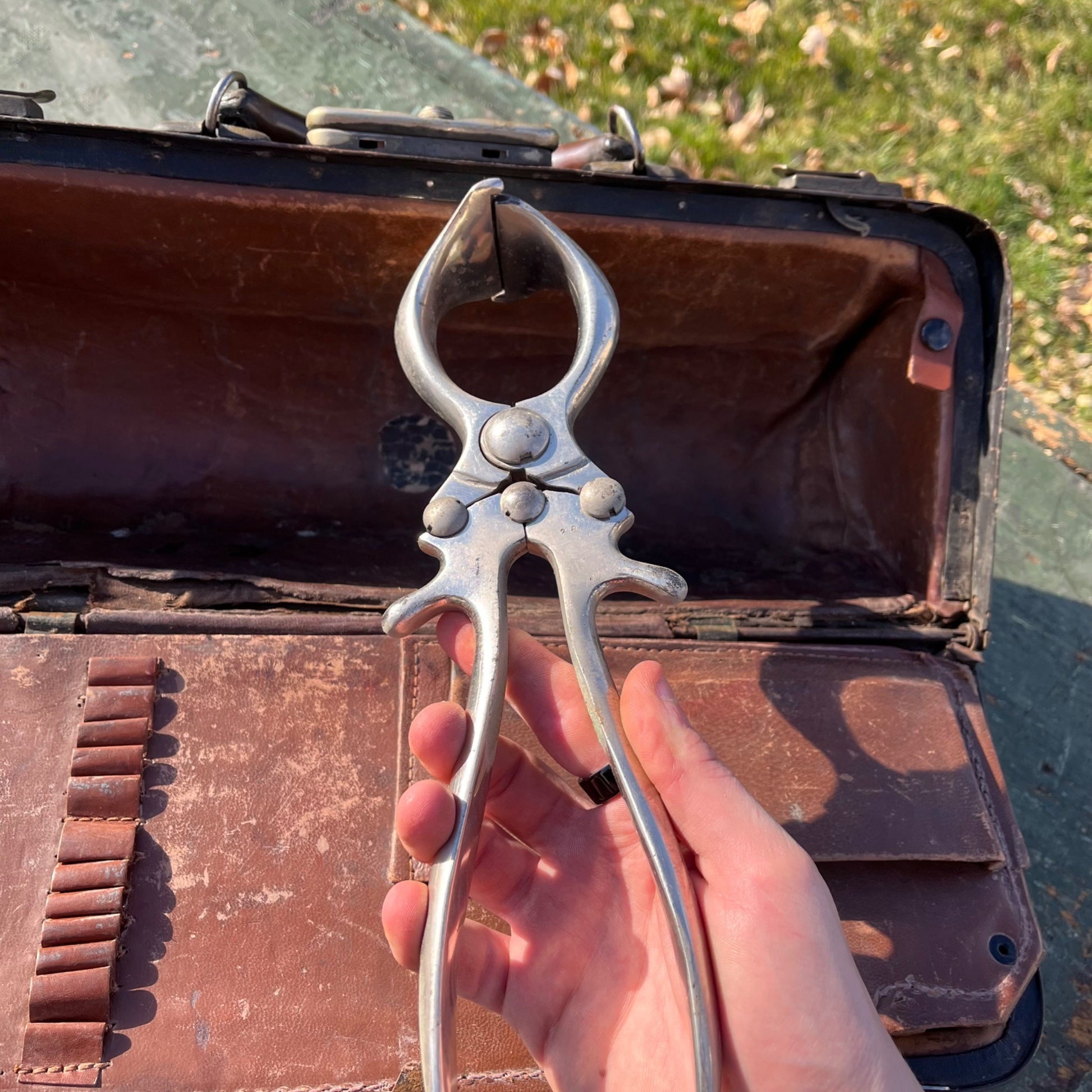 Antique Traveling Veterarian Doctor Leather Apothecary Bag  w/ Glass Bottles