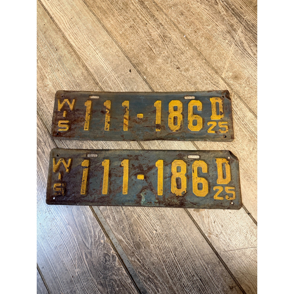 Vintage Wisconsin 1925 Automobile Car License Plates Matched Pair (2)