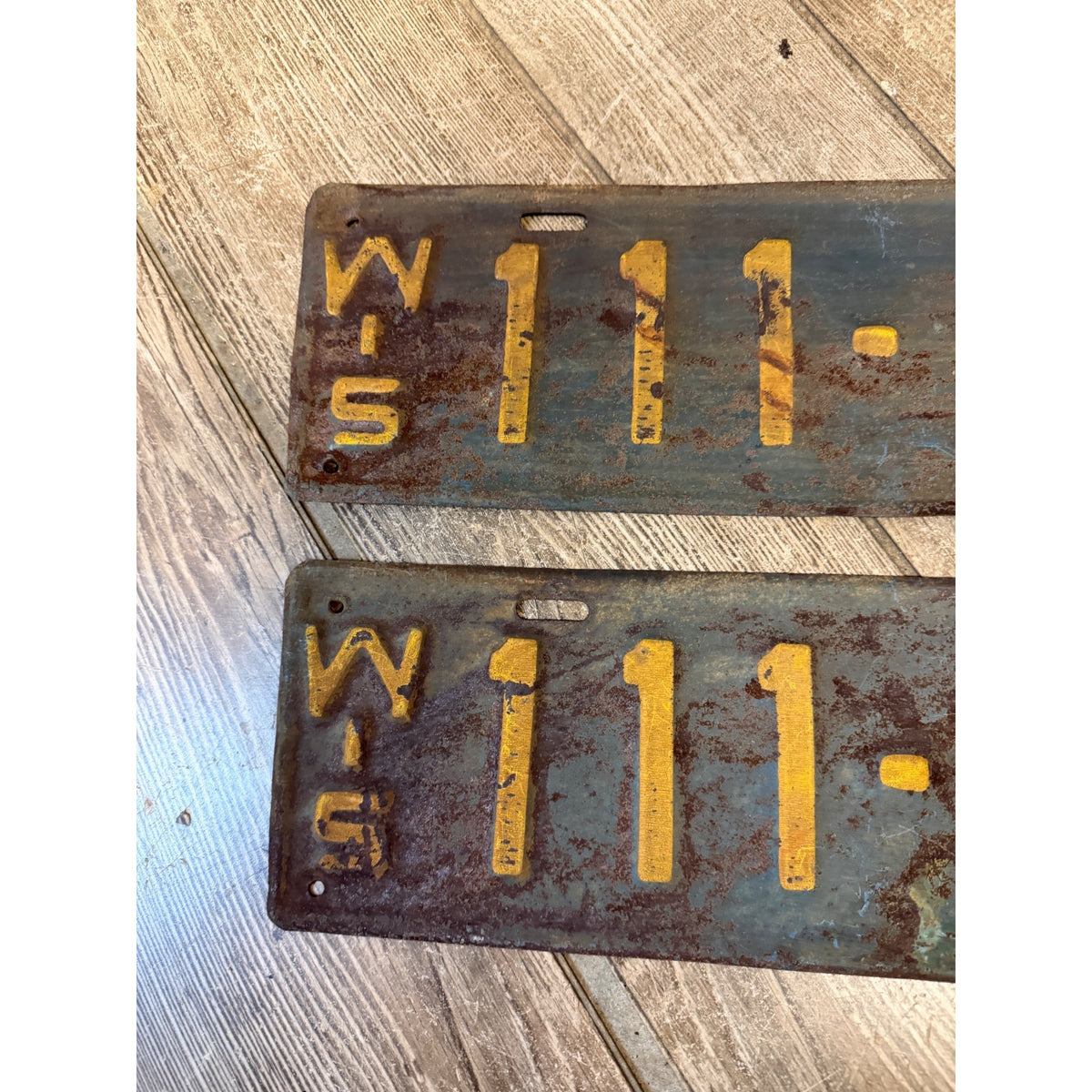 Vintage Wisconsin 1925 Automobile Car License Plates Matched Pair (2)
