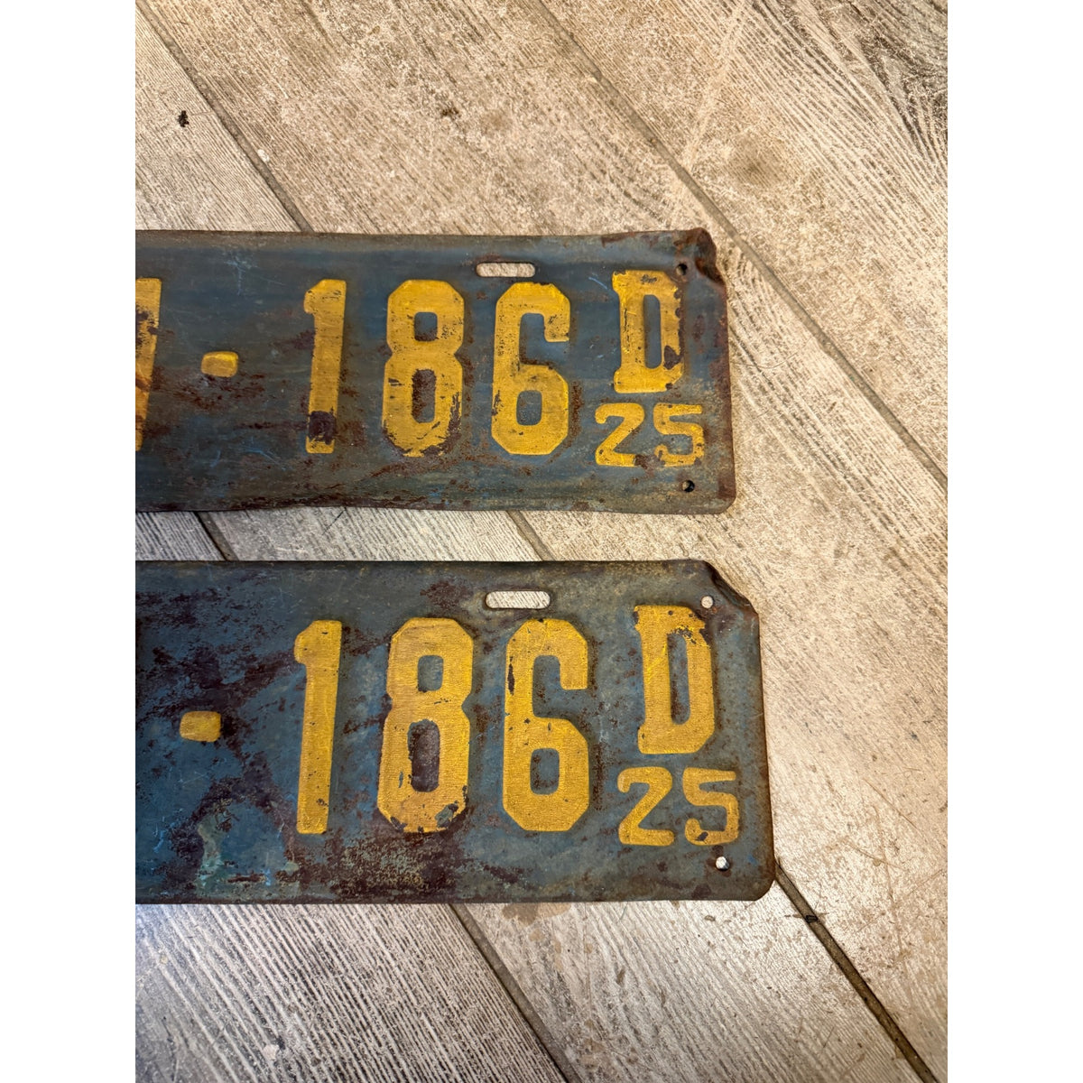 Vintage Wisconsin 1925 Automobile Car License Plates Matched Pair (2)