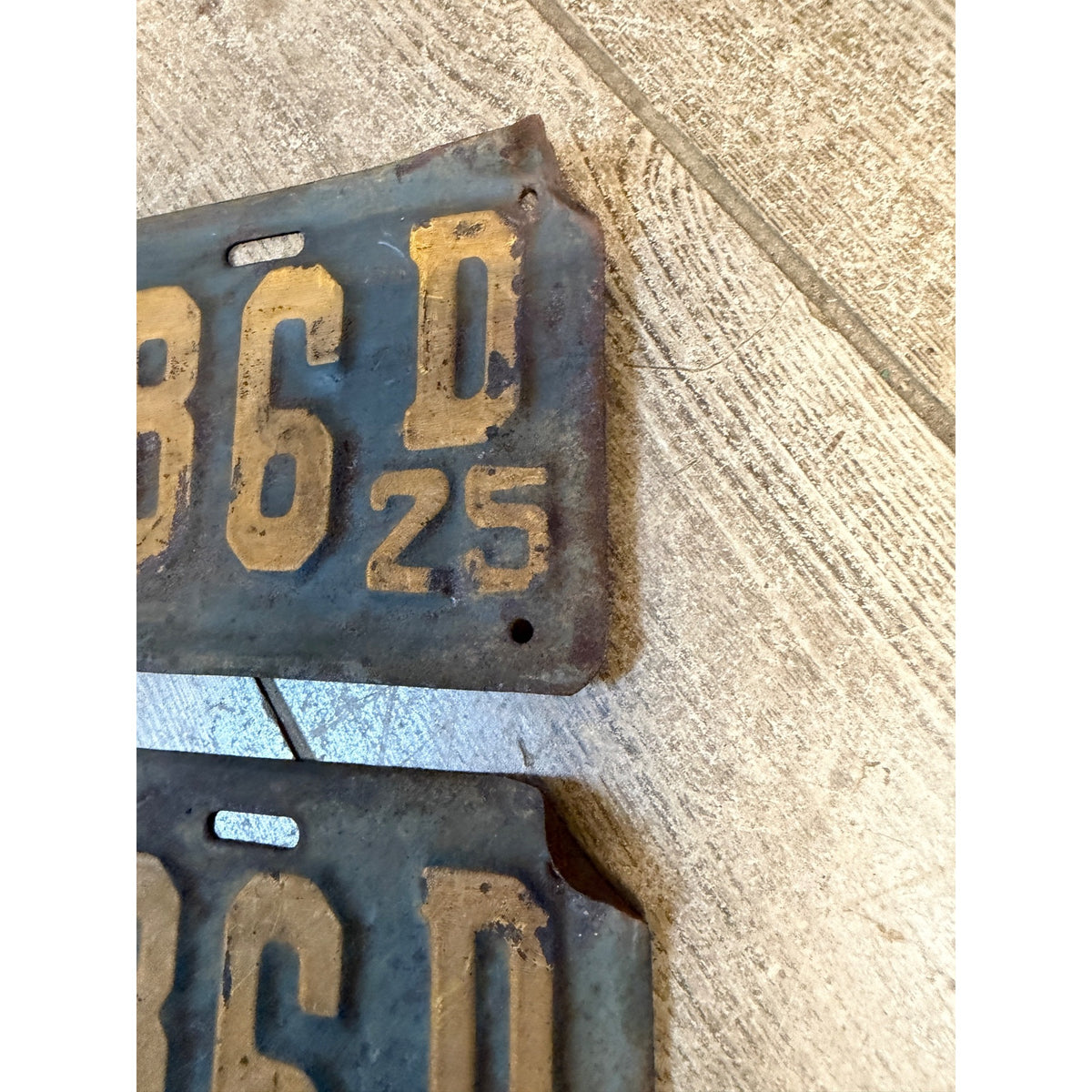 Vintage Wisconsin 1925 Automobile Car License Plates Matched Pair (2)