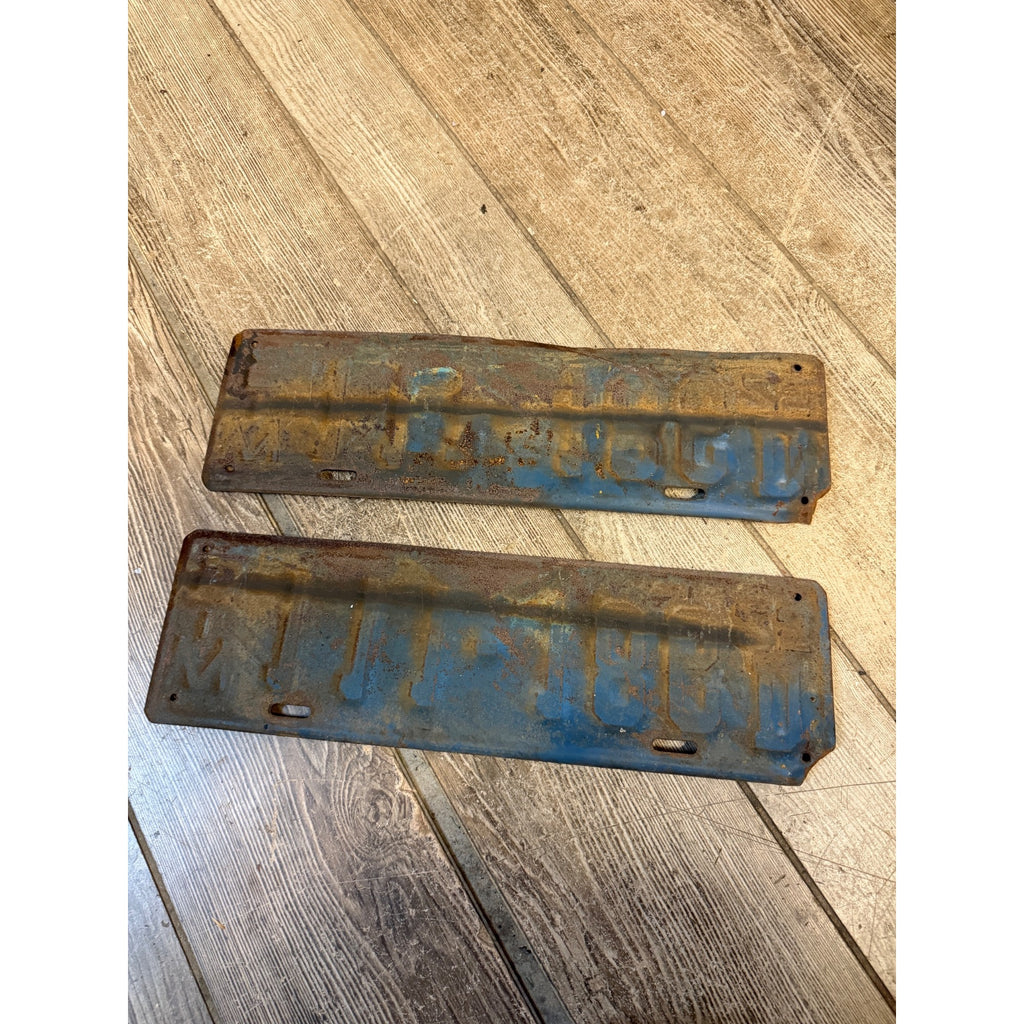 Vintage Wisconsin 1925 Automobile Car License Plates Matched Pair (2)