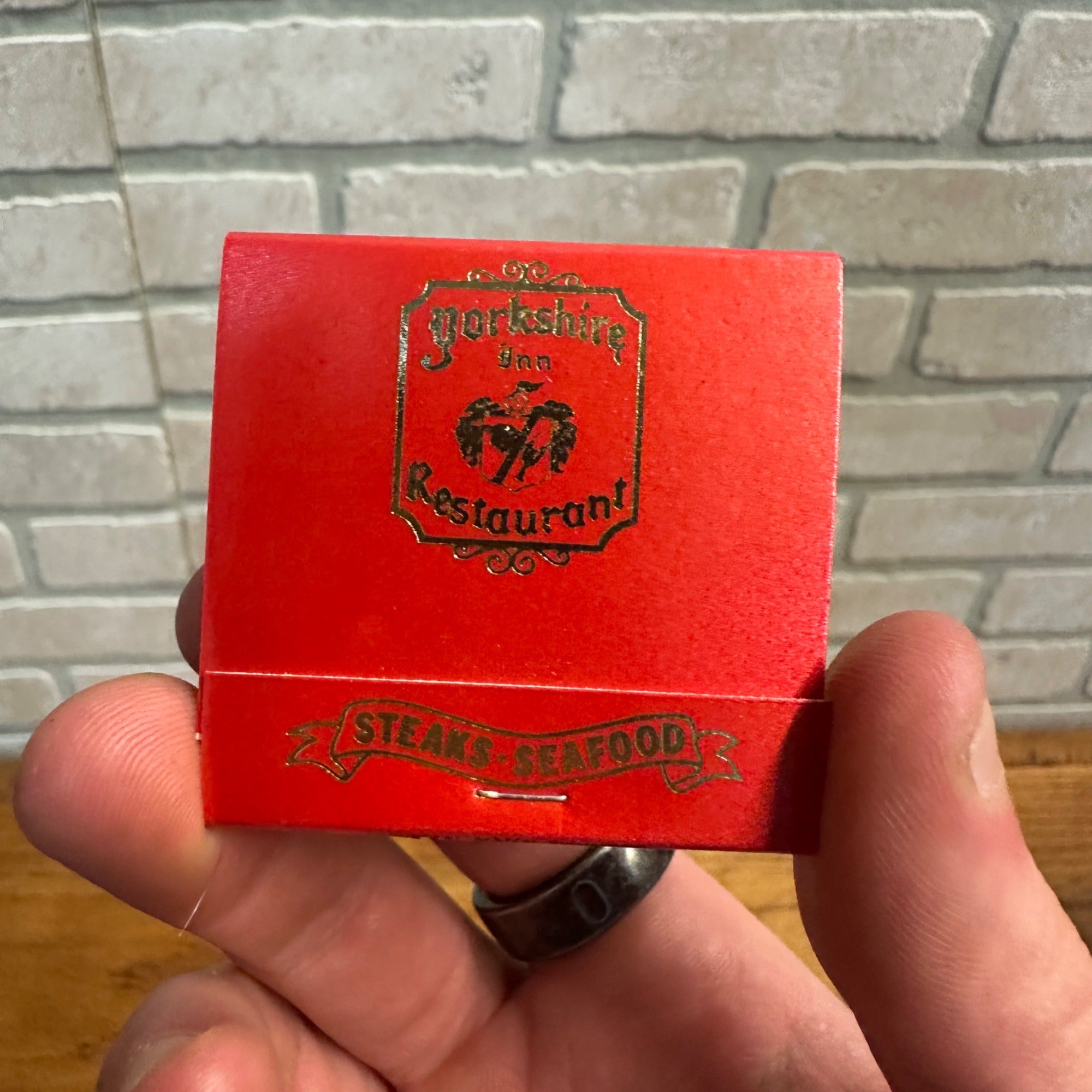 Vintage WILLIAMSBURG Virginia VA YORKSHIRE Restaurant INN Matchbook Picture Sign