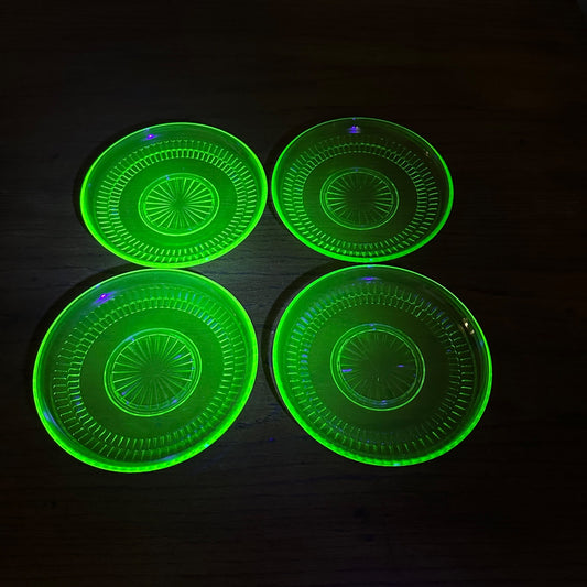 4pc Anchor Hocking Roulette Dessert Tea Cup Saucer Plates Uranium Vasline Depression Glass