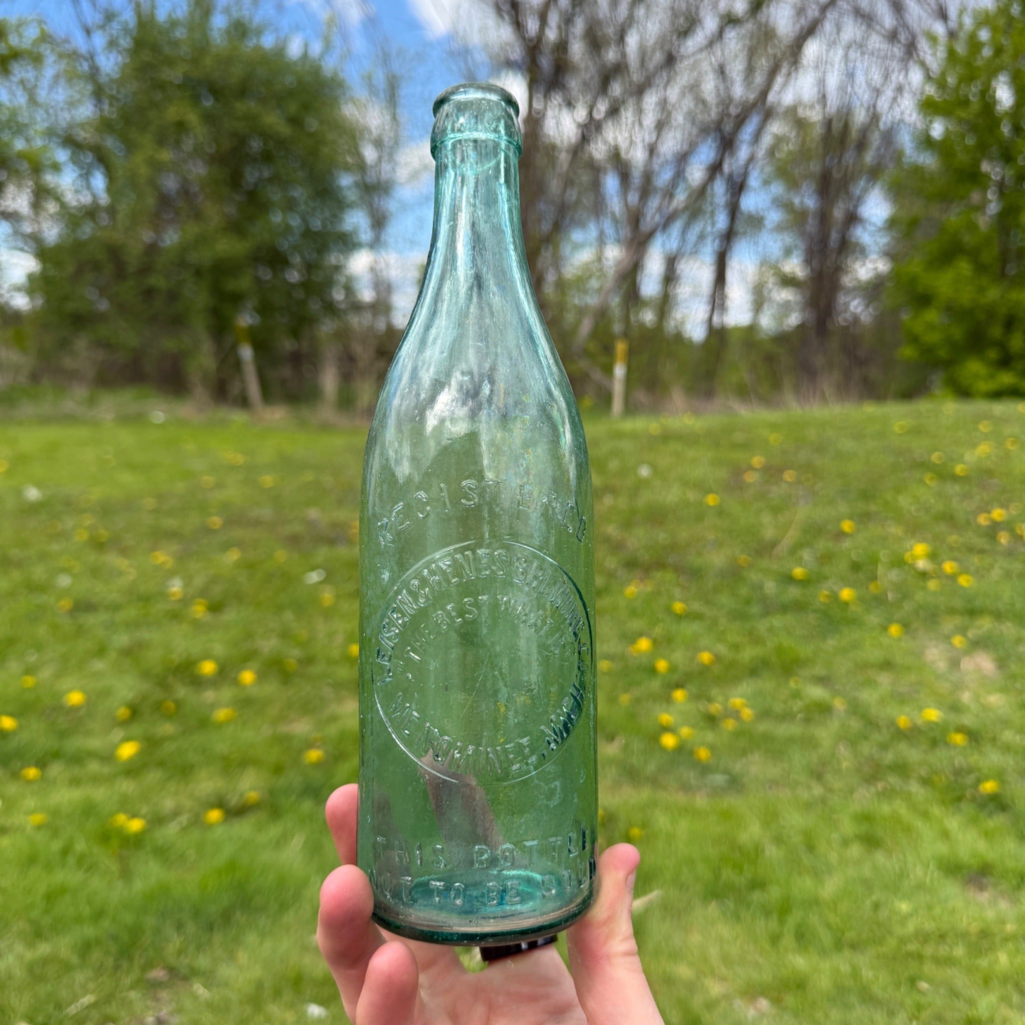 Antique Leisen & Henes Brewing "the Best What Is" Menominee Michigan Beer Bottle