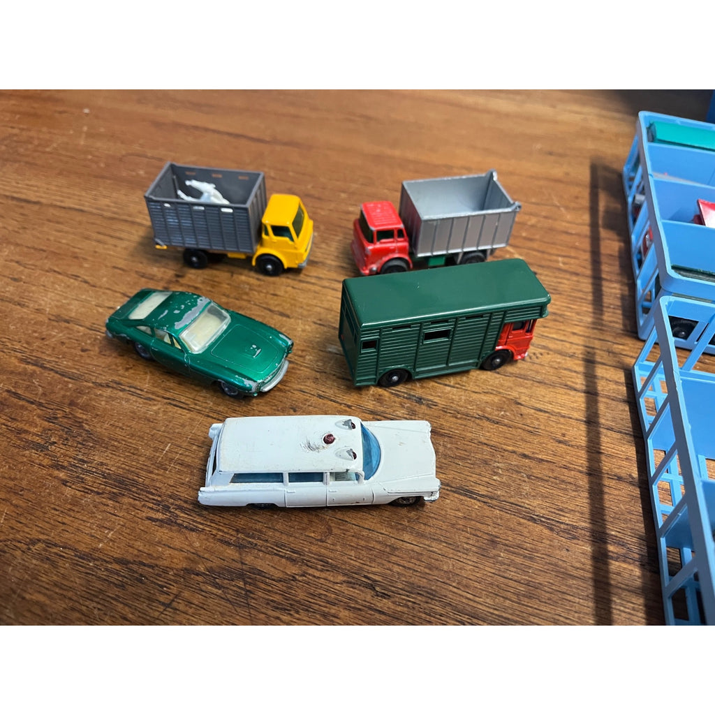 Vintage 1970 Matchbox Lesney Superfast 48-Car Carrying Case w/ Cars