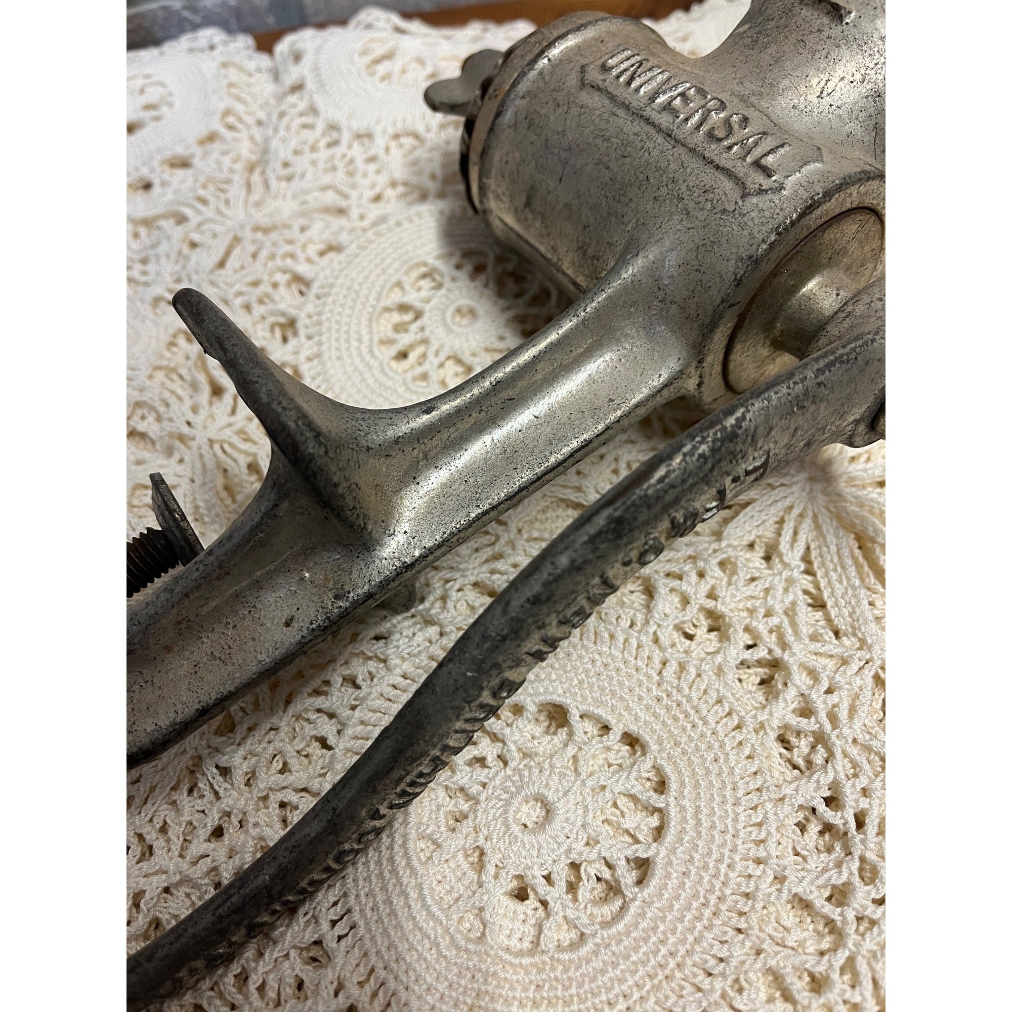 Vintage Universal No. 2 Meat Grinder Food Chopper Landers Frary Clark LF & C