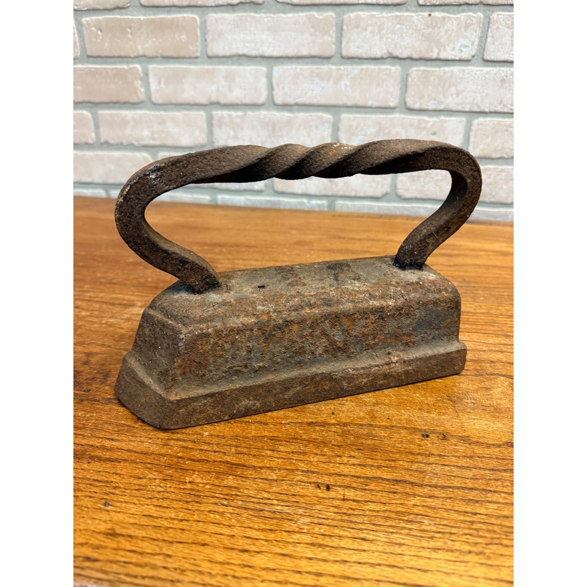 Antique 18 lb Cast Iron Sad Iron Flat Iron w/Twisted Handle Primitive Decor #30